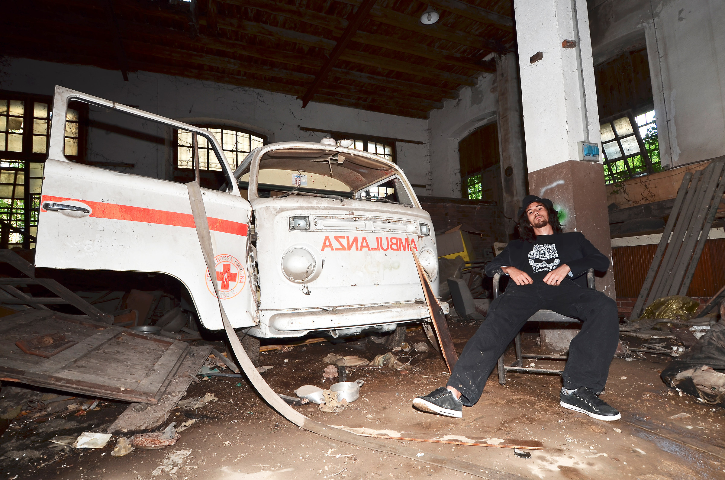 "spacco bottiglia, scopo famiglia!"