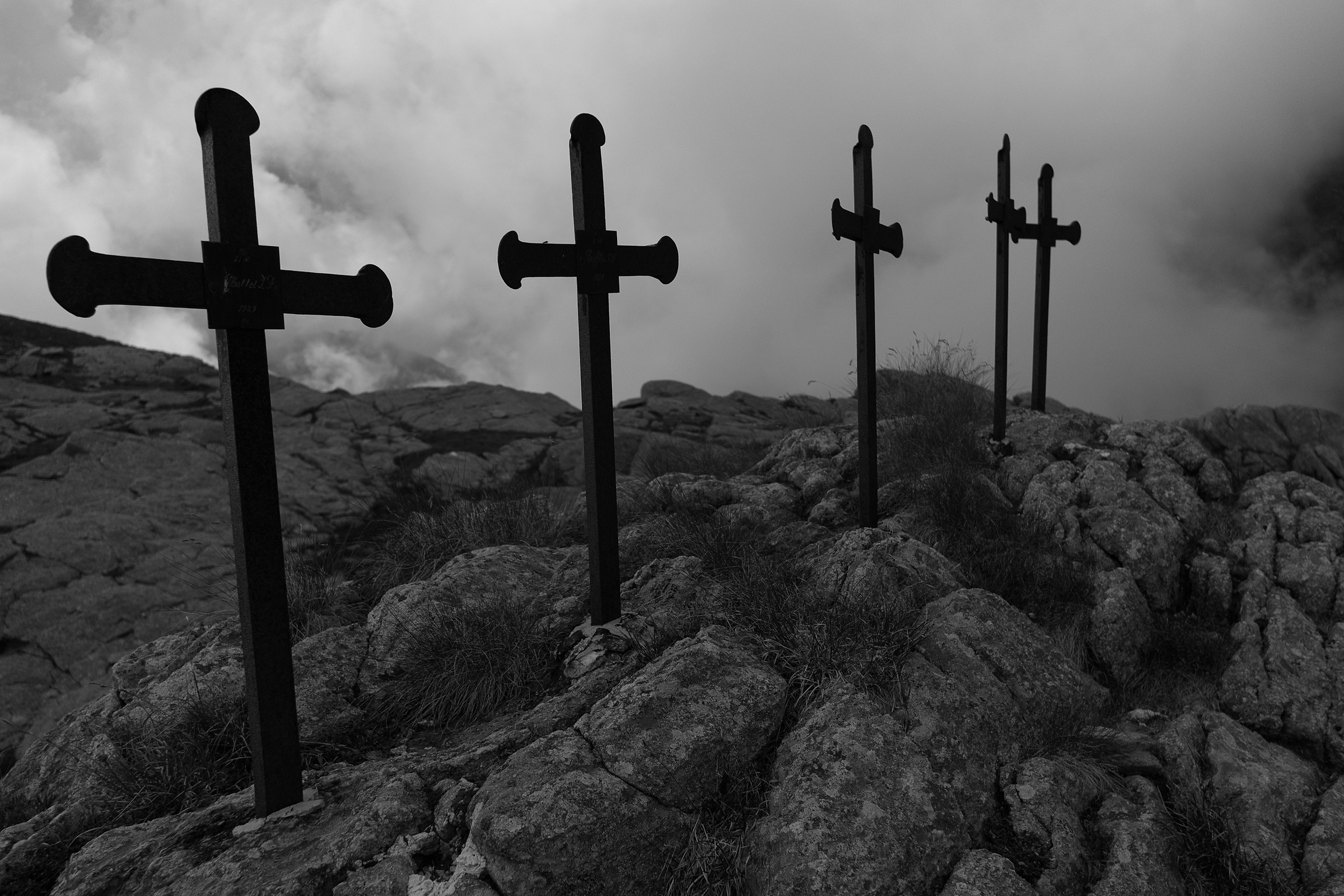 The mountain demands respect - 5 crosses 1929