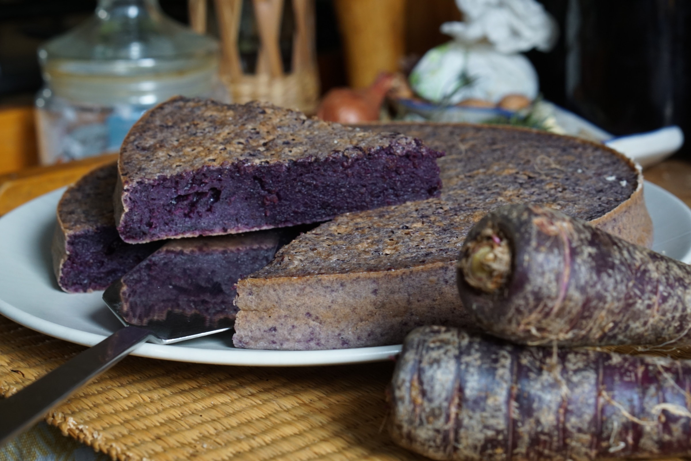 Black carrot cake / purple