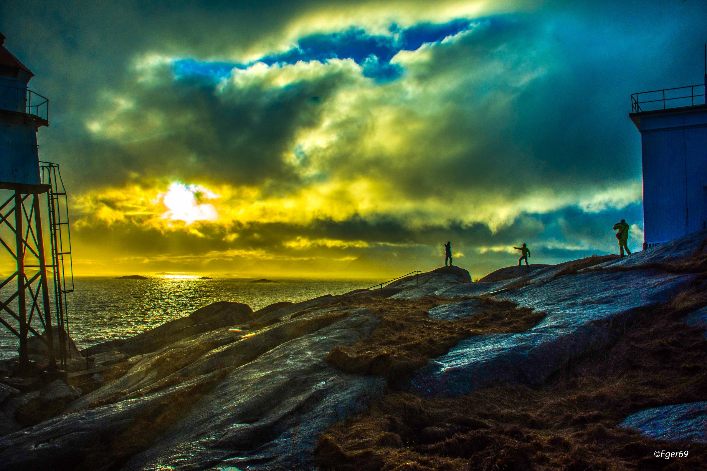 Photographers and actors ... Henningsvaer