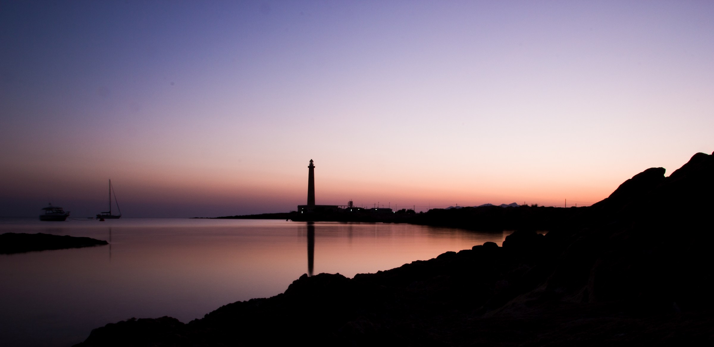 Faro al tramonto