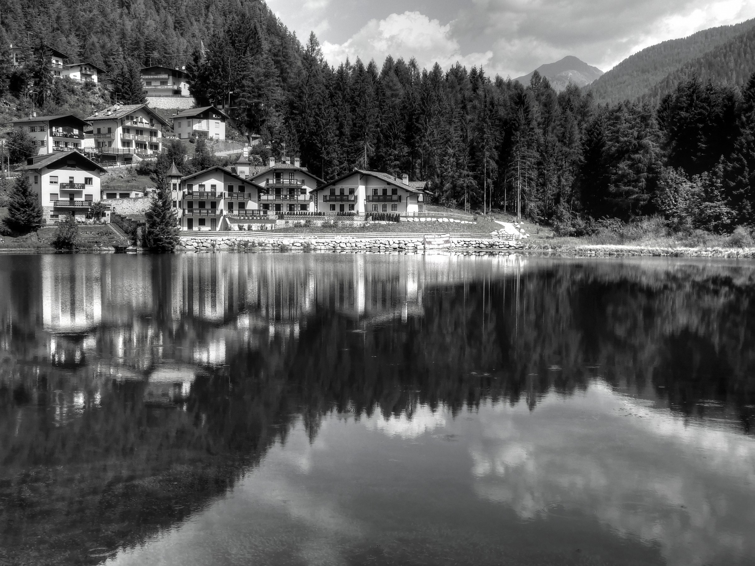 Alleghe in bianco e nero......