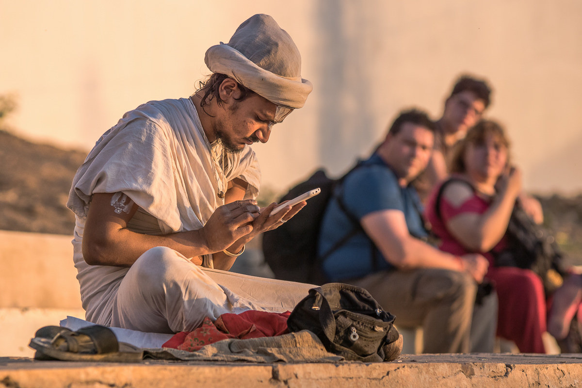 Among sacredness, modernity and curiosity