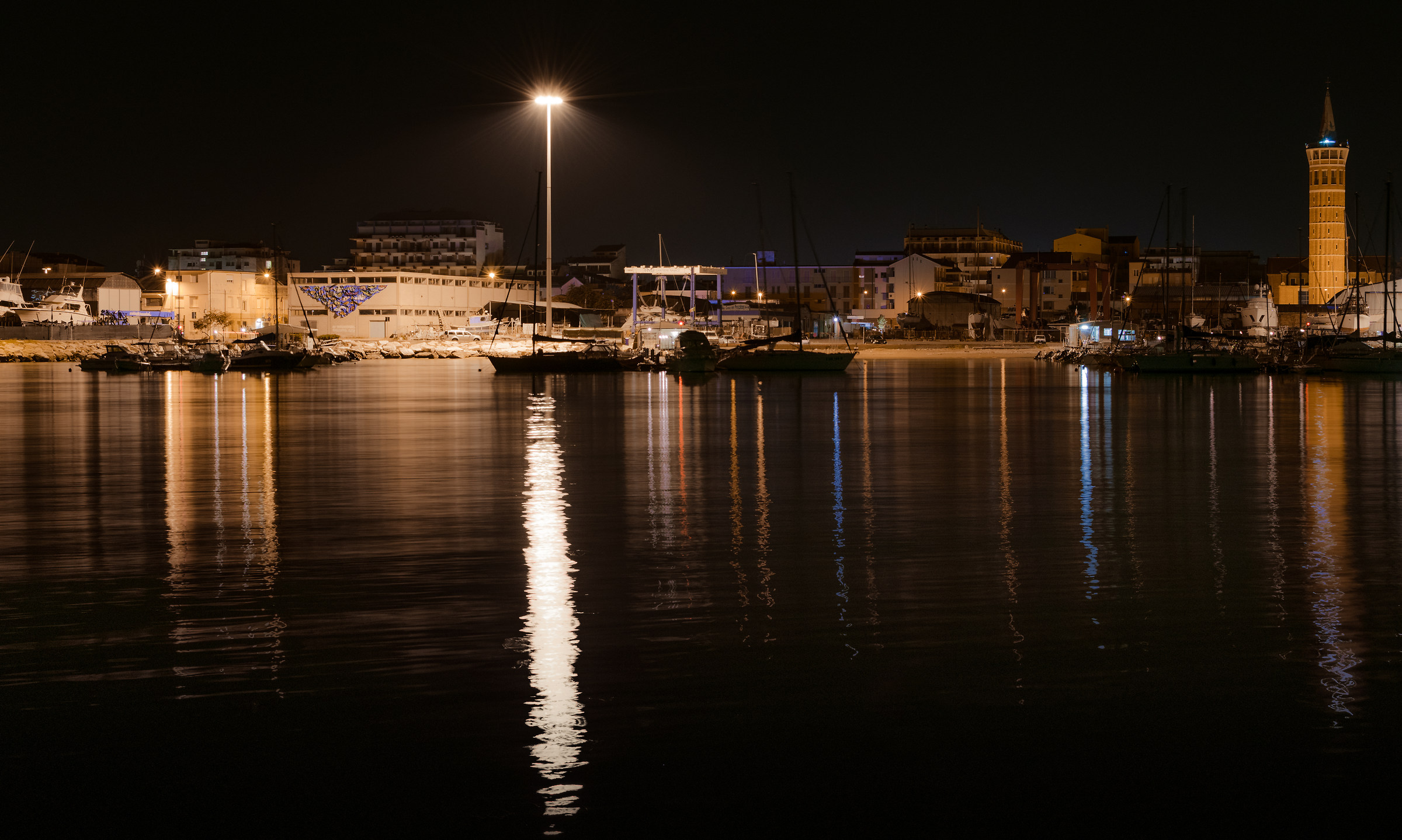 Porto di Civitanova e faro di Cristo Re