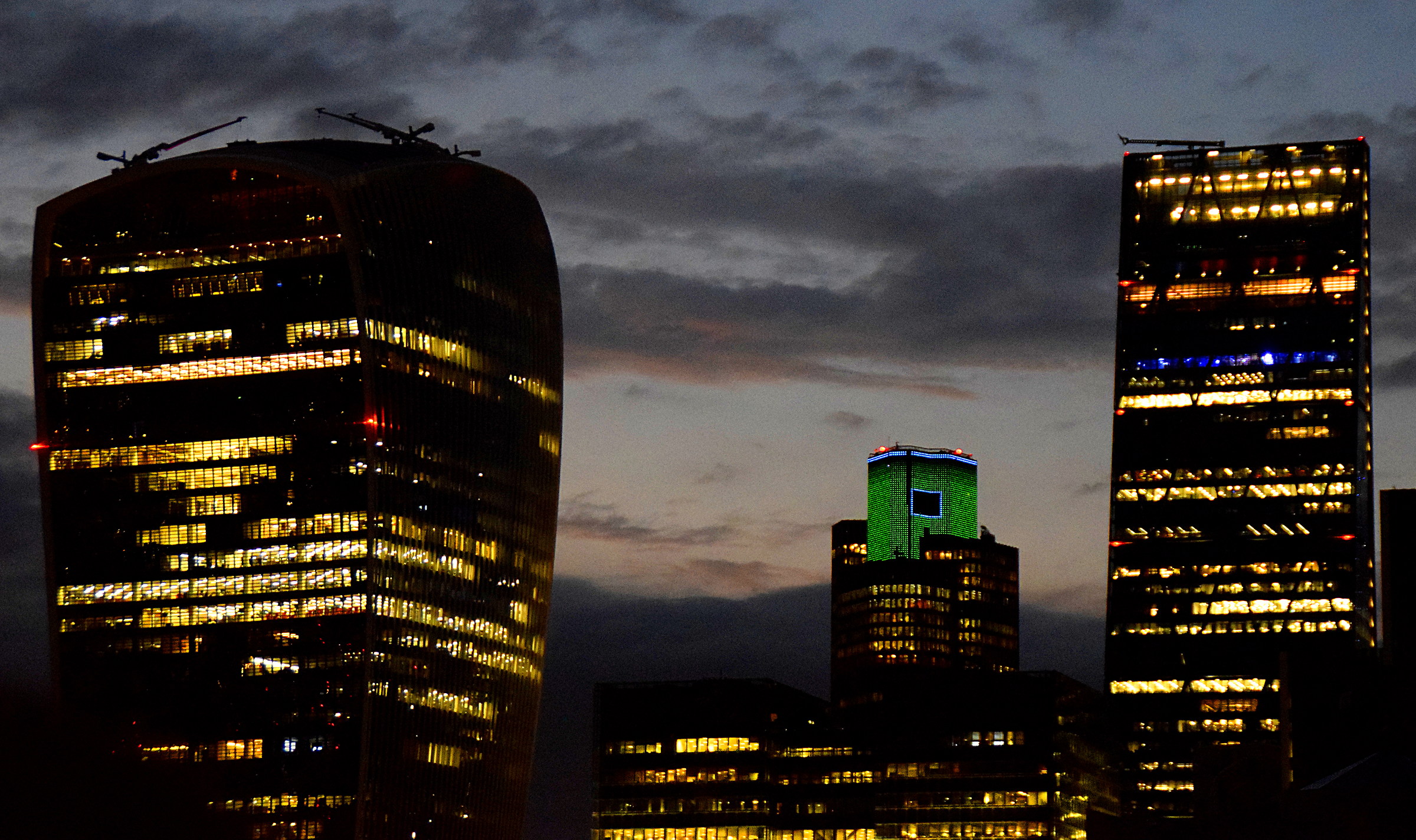 Green skyline element