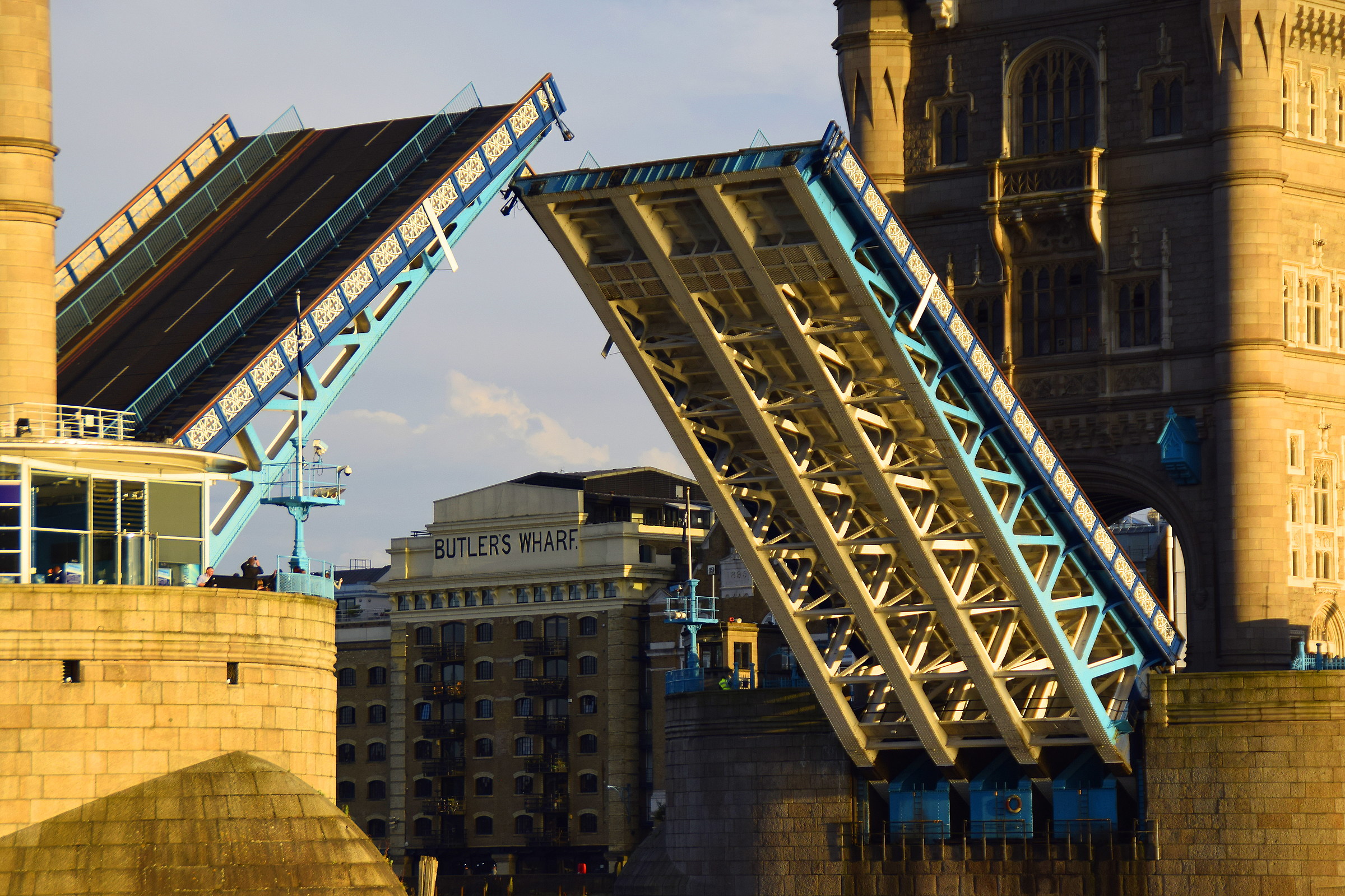 opened on the Thames bridge