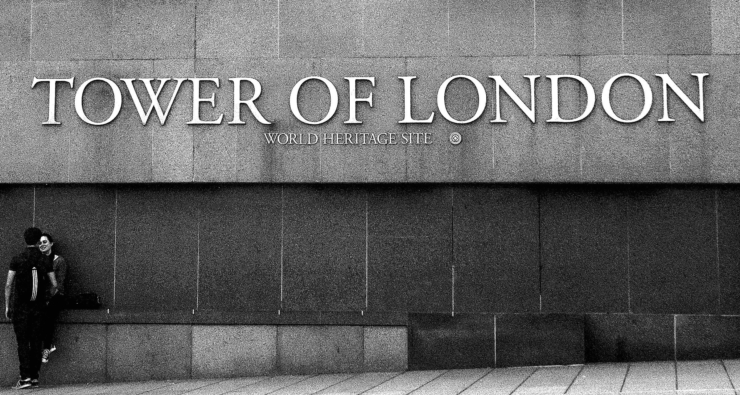 Lovers in the Tower of London silver version