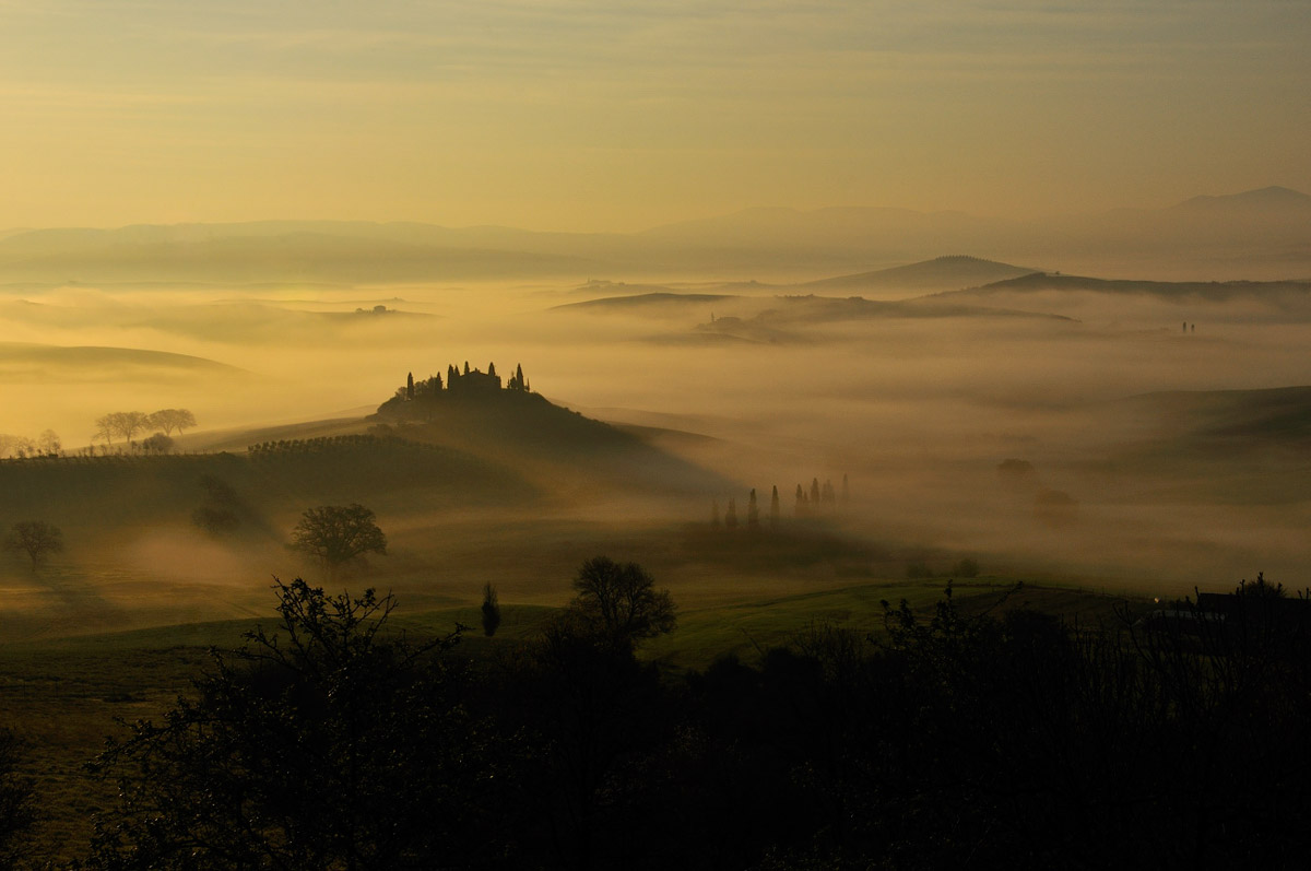 Alba in Val d'Orcia...