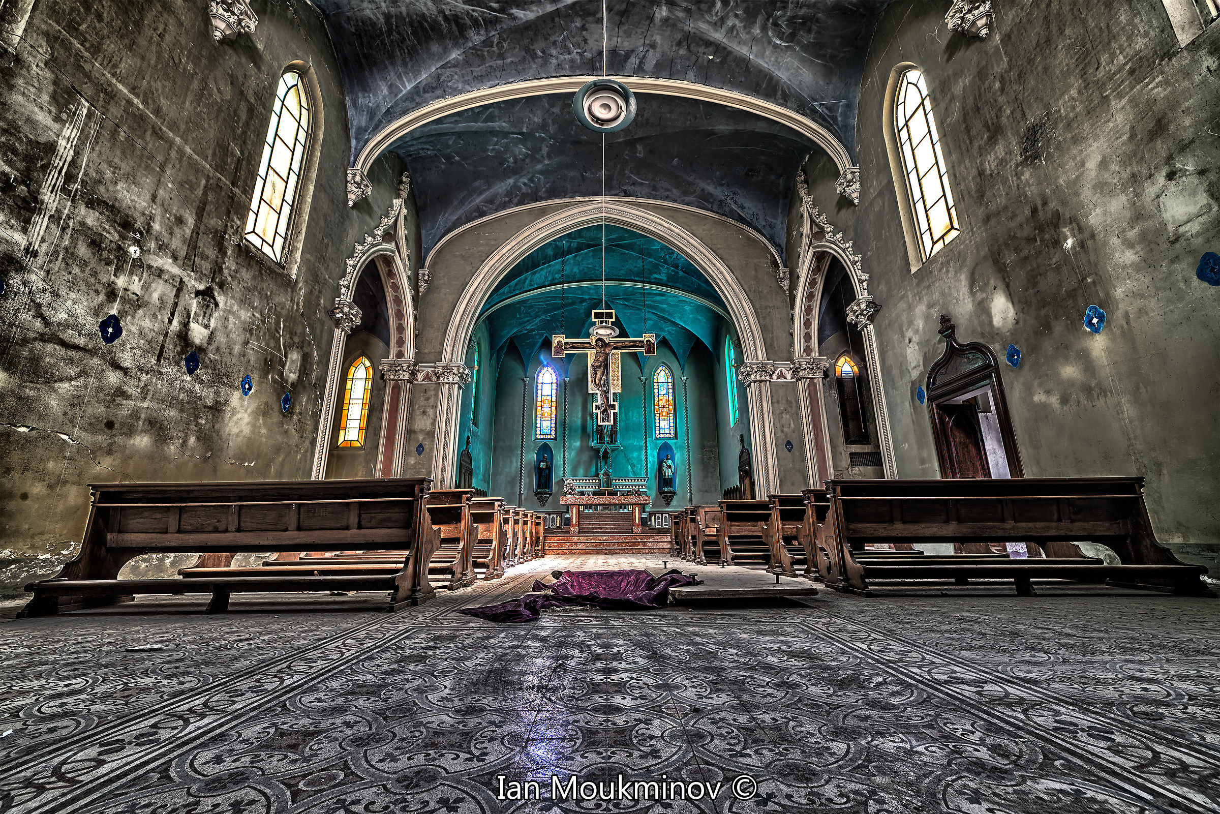 La famosa e sconosciuta chiesa blu