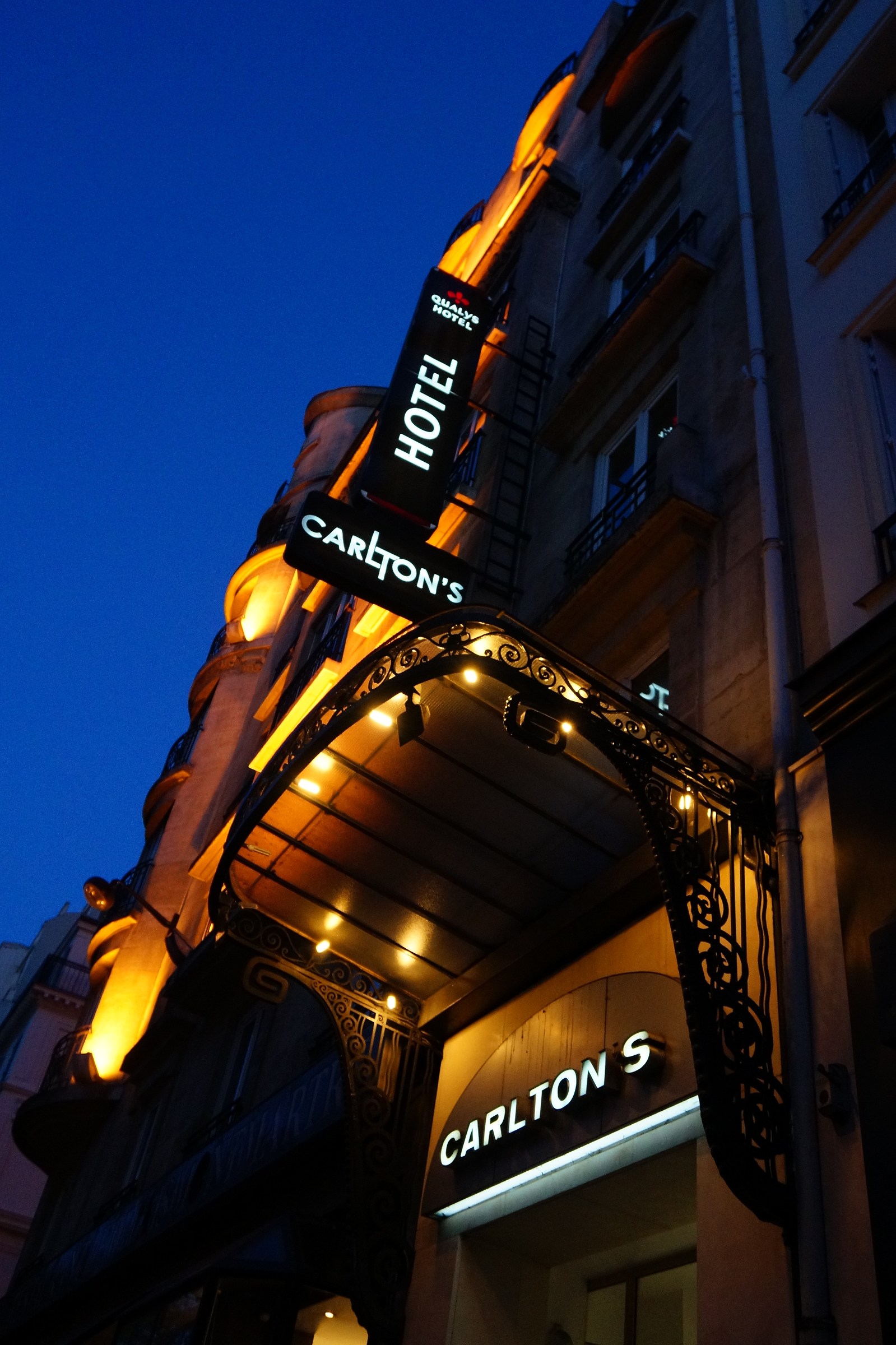 Carlton's la nuit