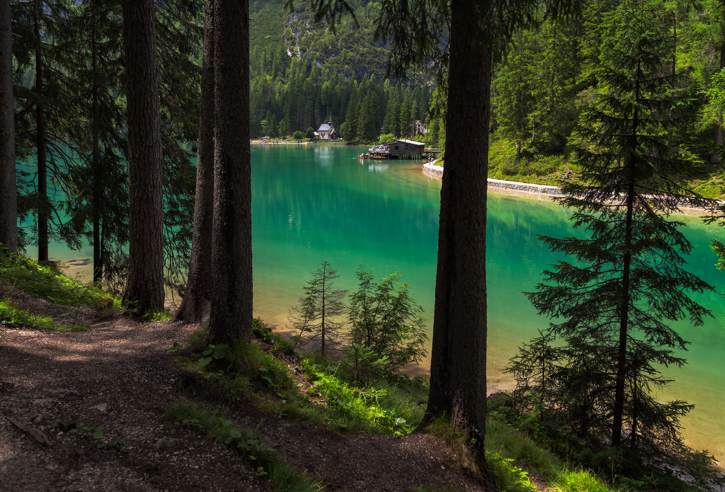 the colors of the lake