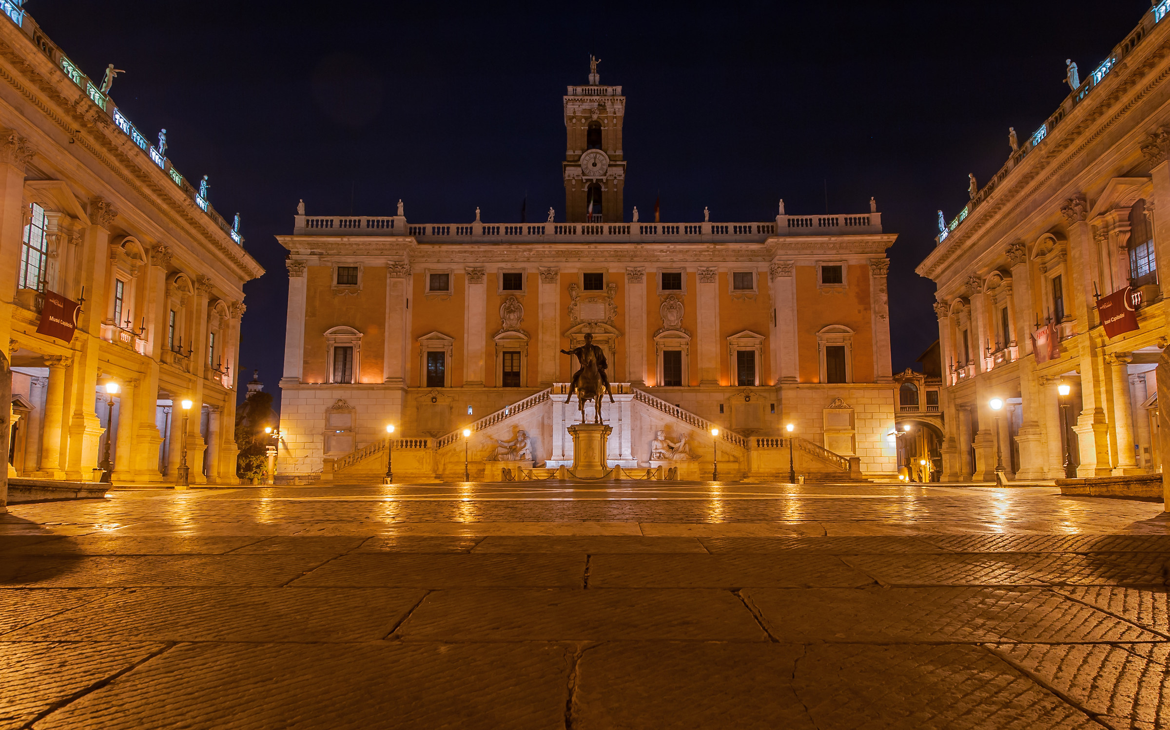 Roma di notte-Piazza del Campidoglio