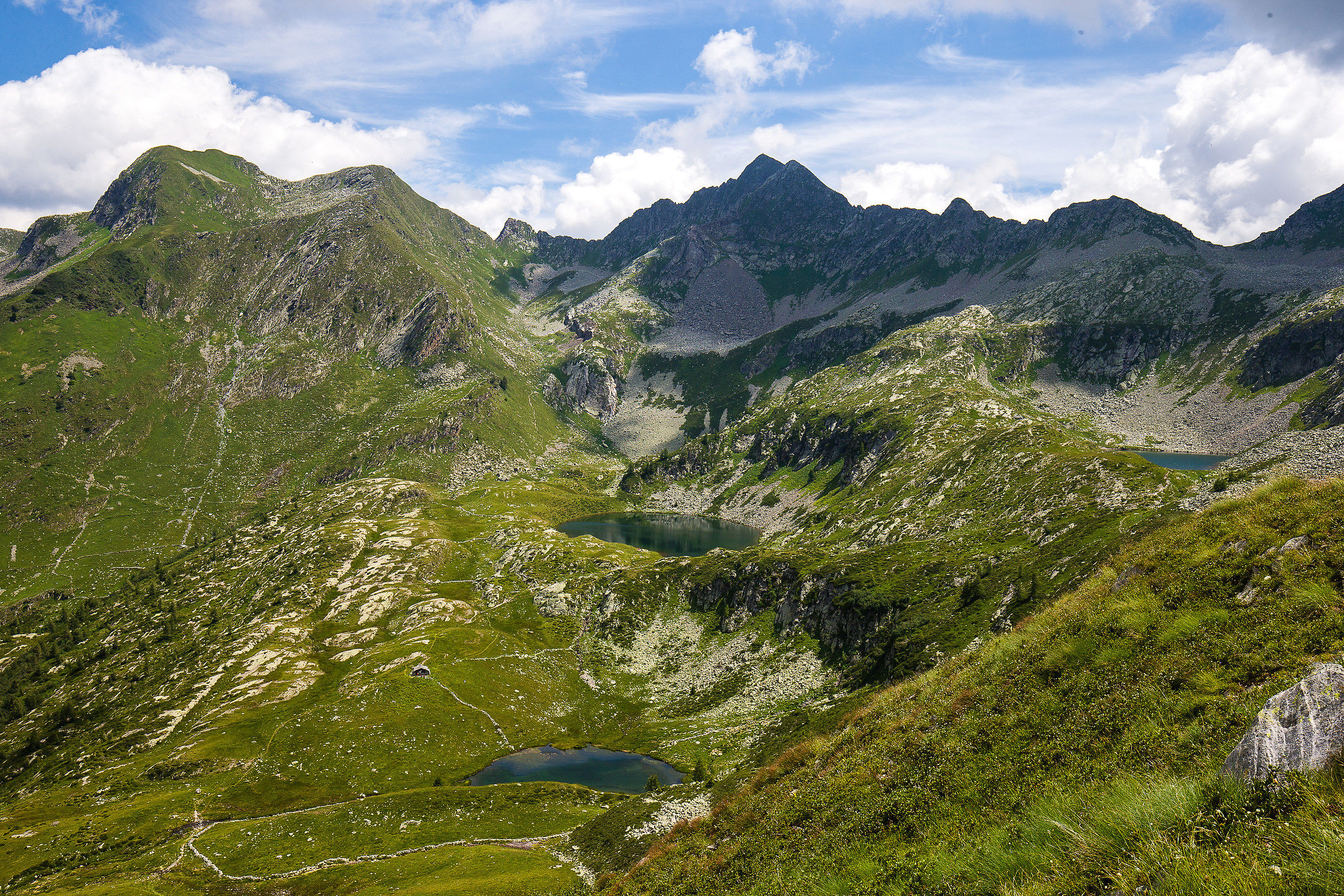 The three lakes of the Pigsty
