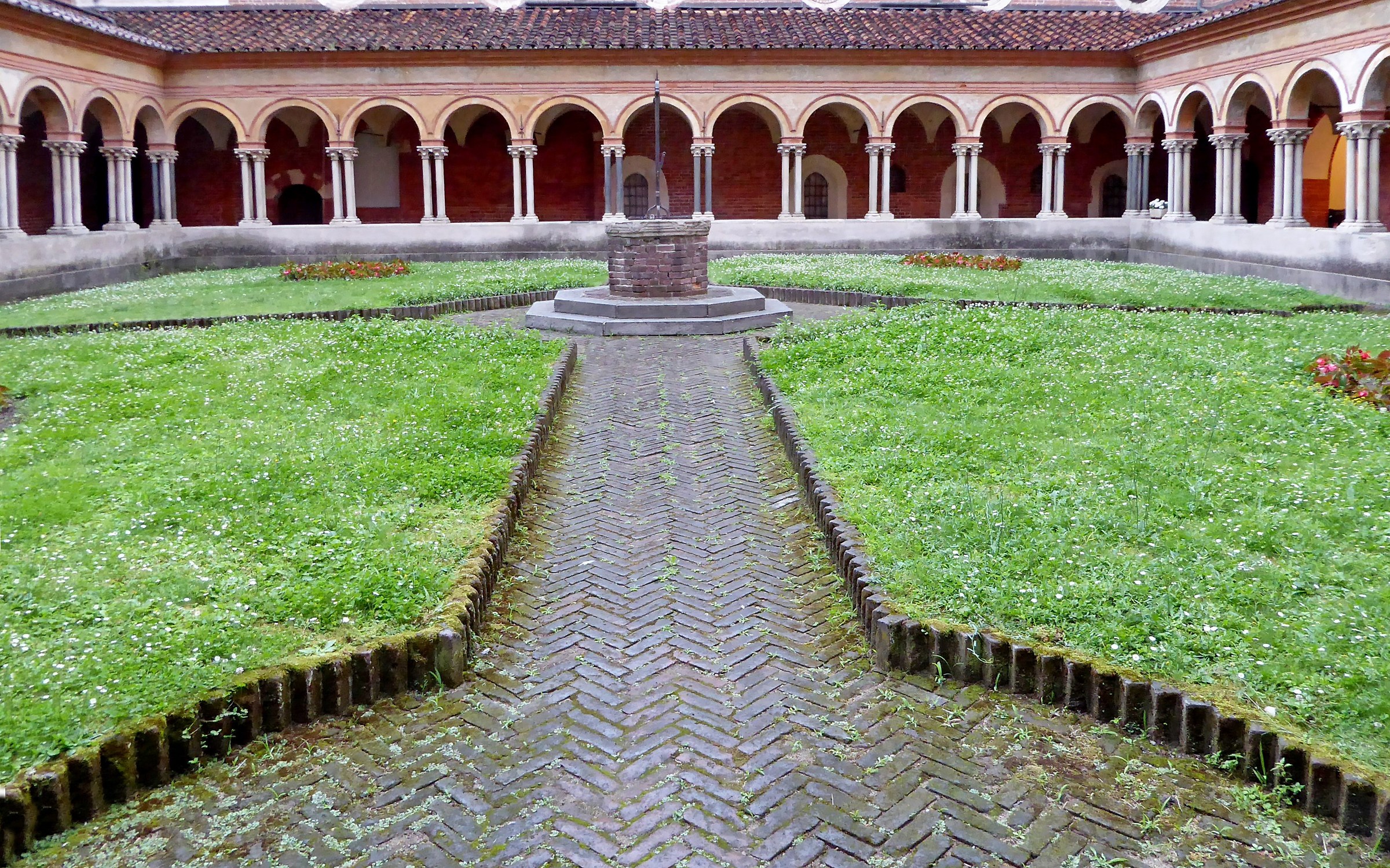 chiostro basilica sant'Andrea - Vercelli