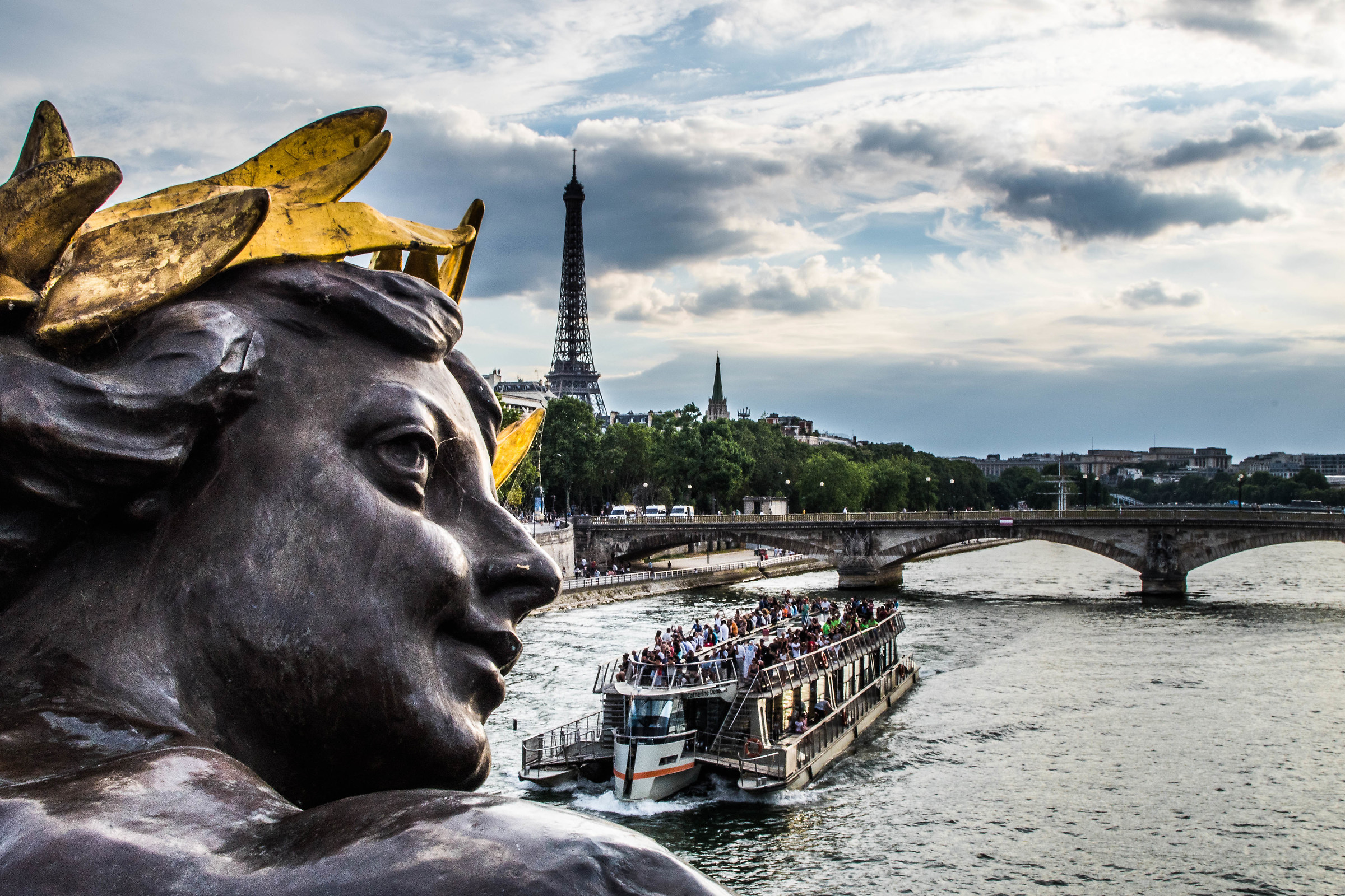 Fluctuat nec mergitur