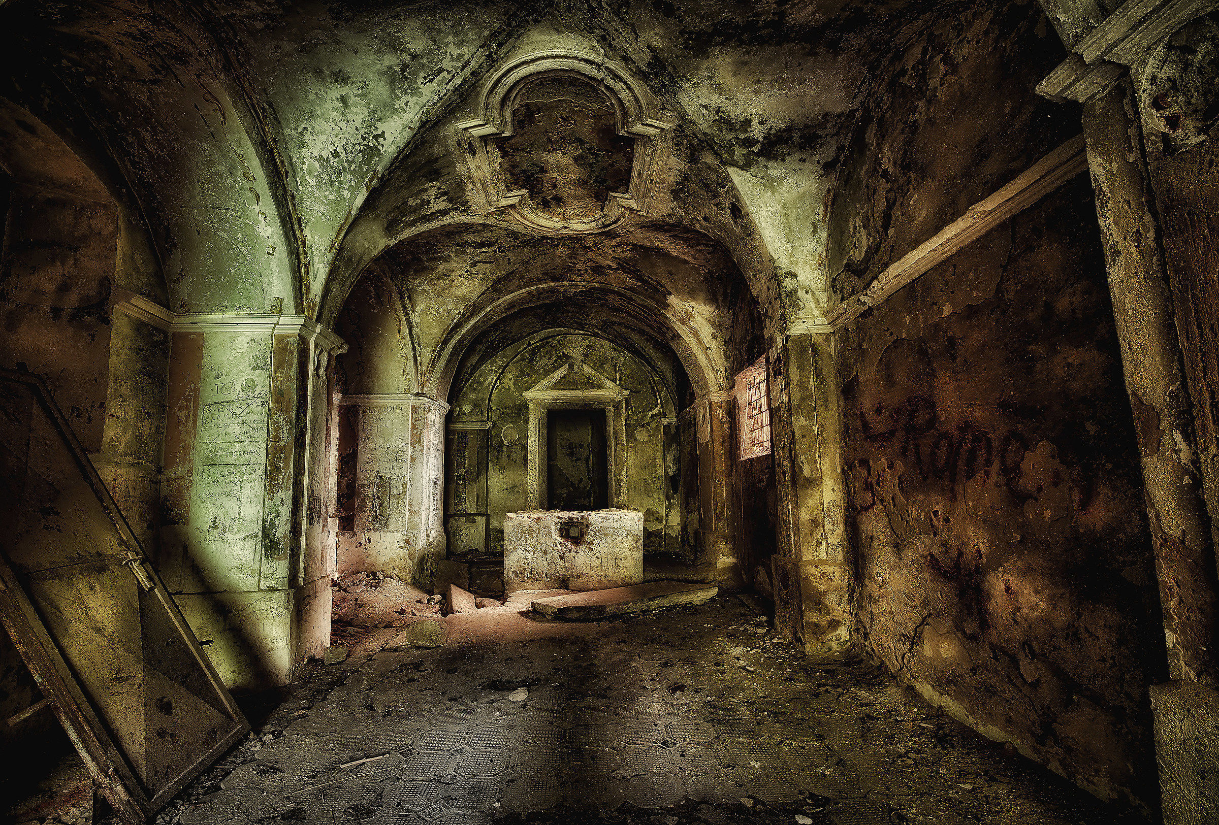 Castle k. G. the entrance to the sacred area