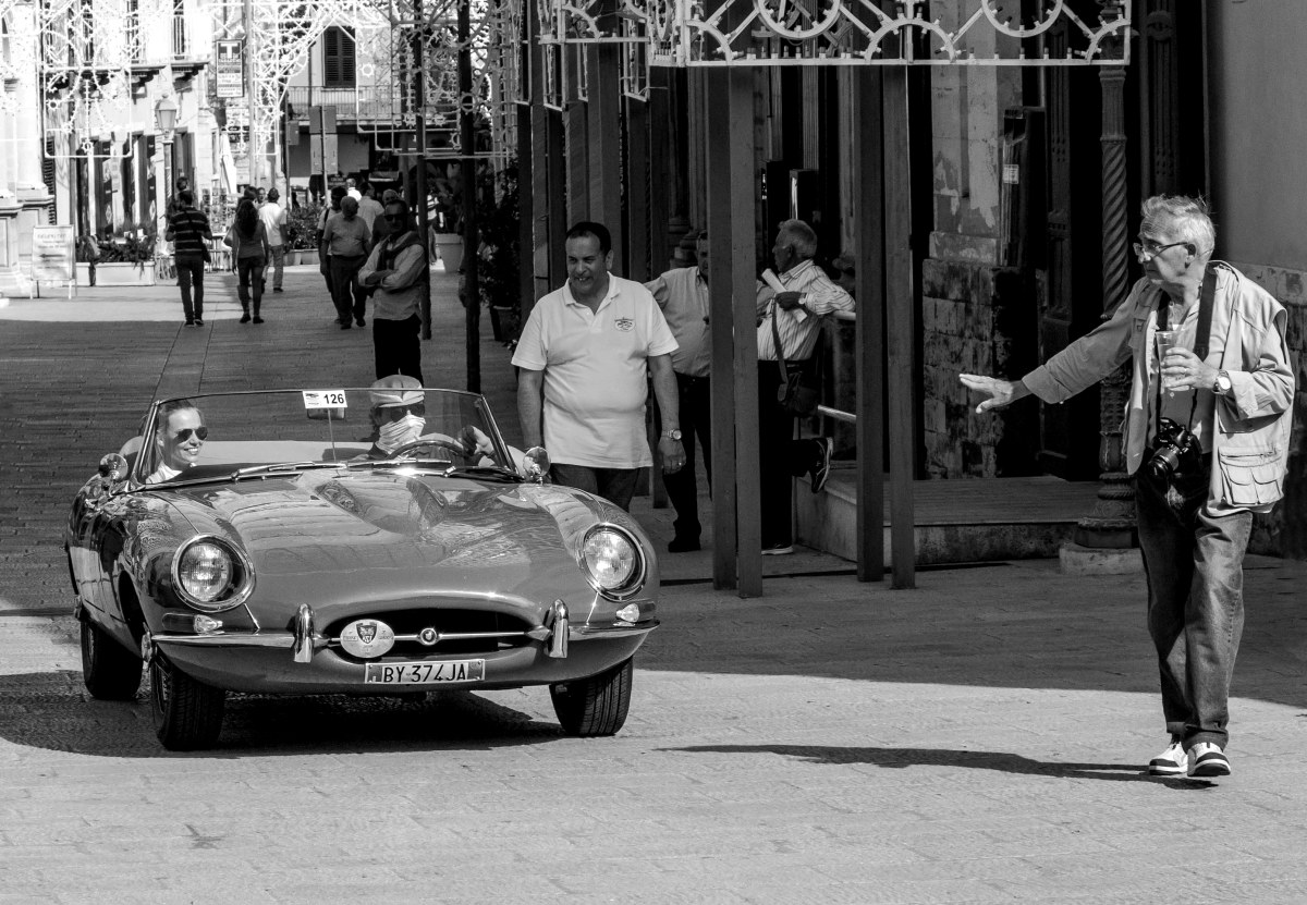 Stop for a moment that I want to photograph you