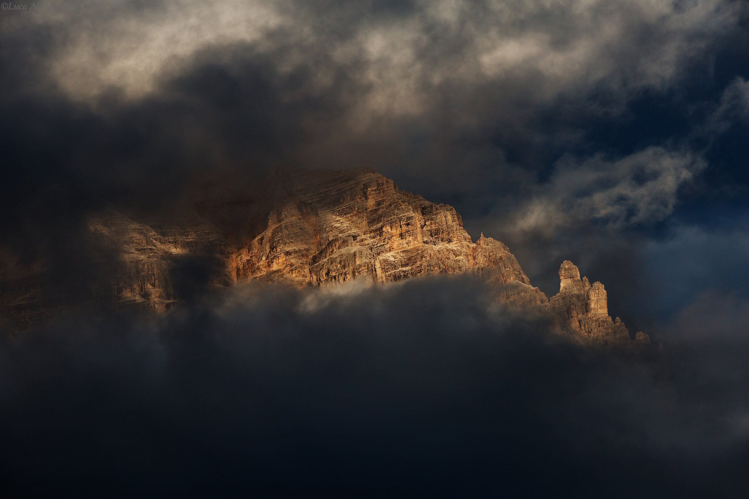 Tramonto sui monti pallidi