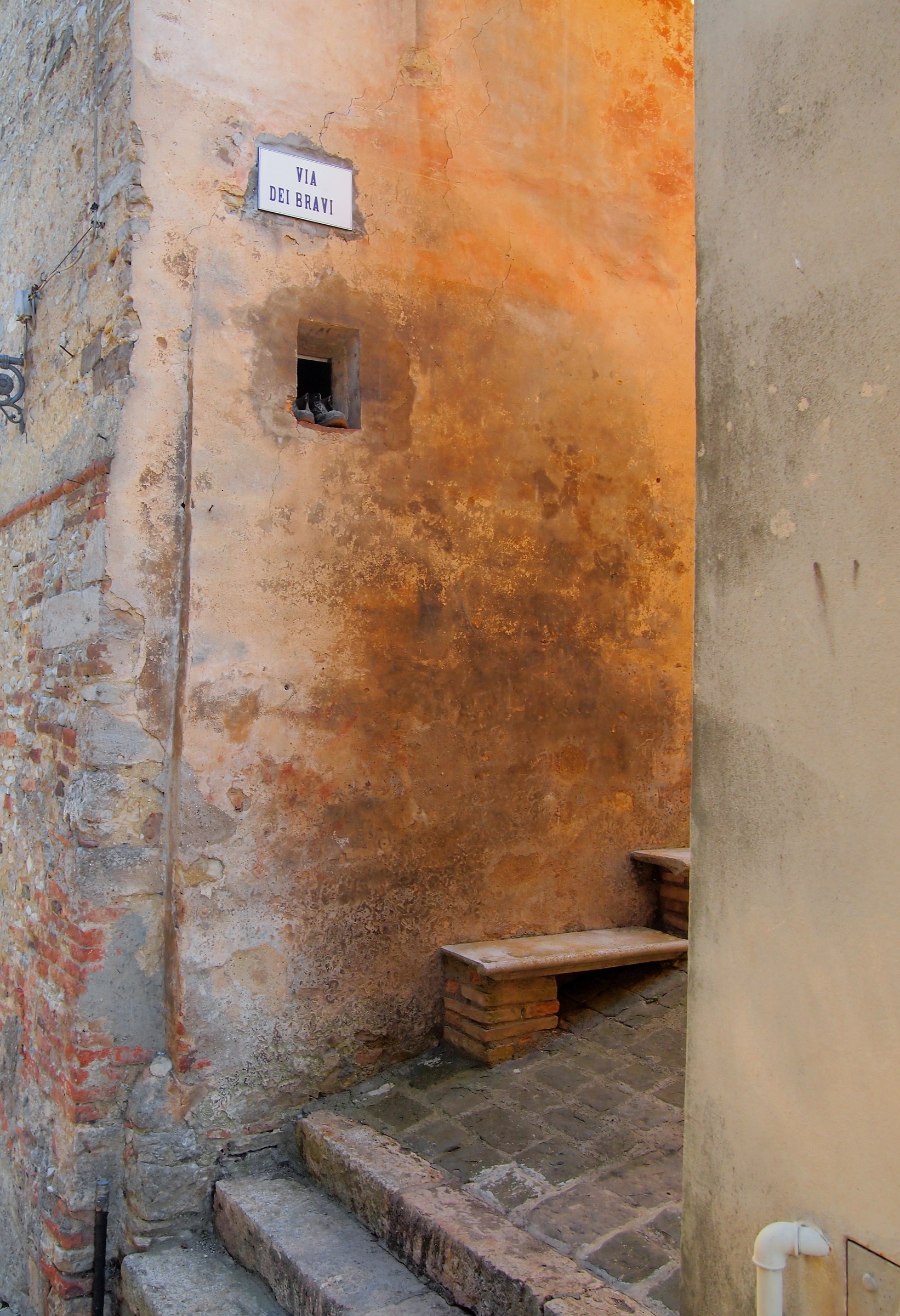 Via dei Bravi