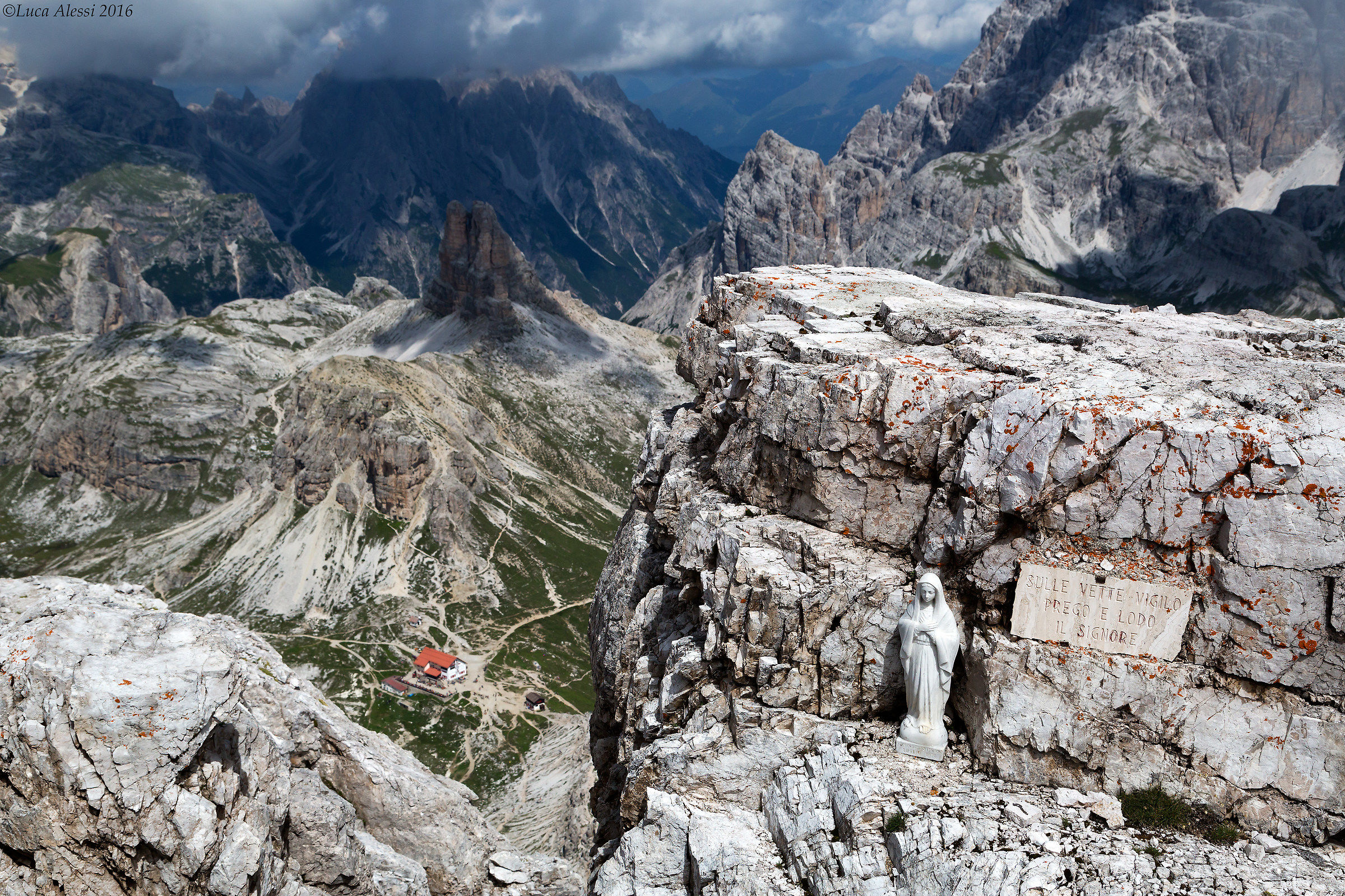 The peaks watching to praise and pray to the Lord