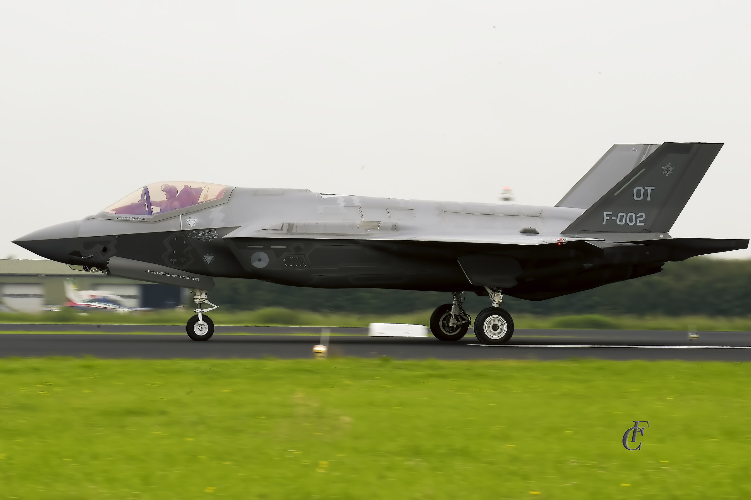 F 35