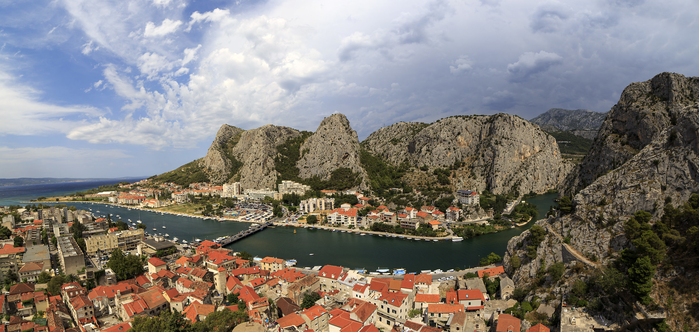 Omis (in italiano Almissa), Croazia