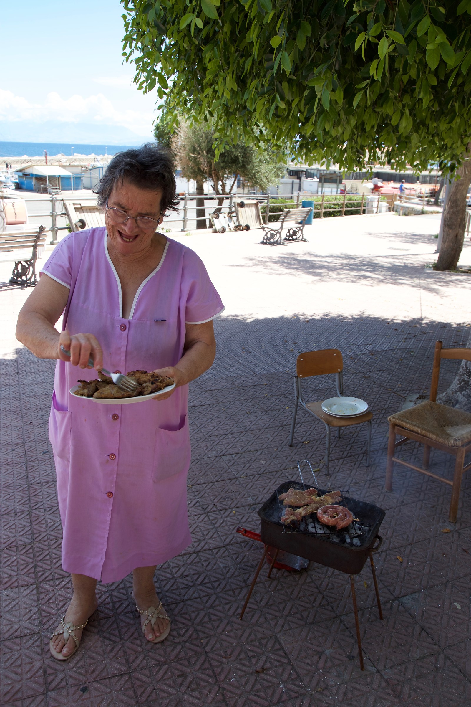 Sara makes the barbecue