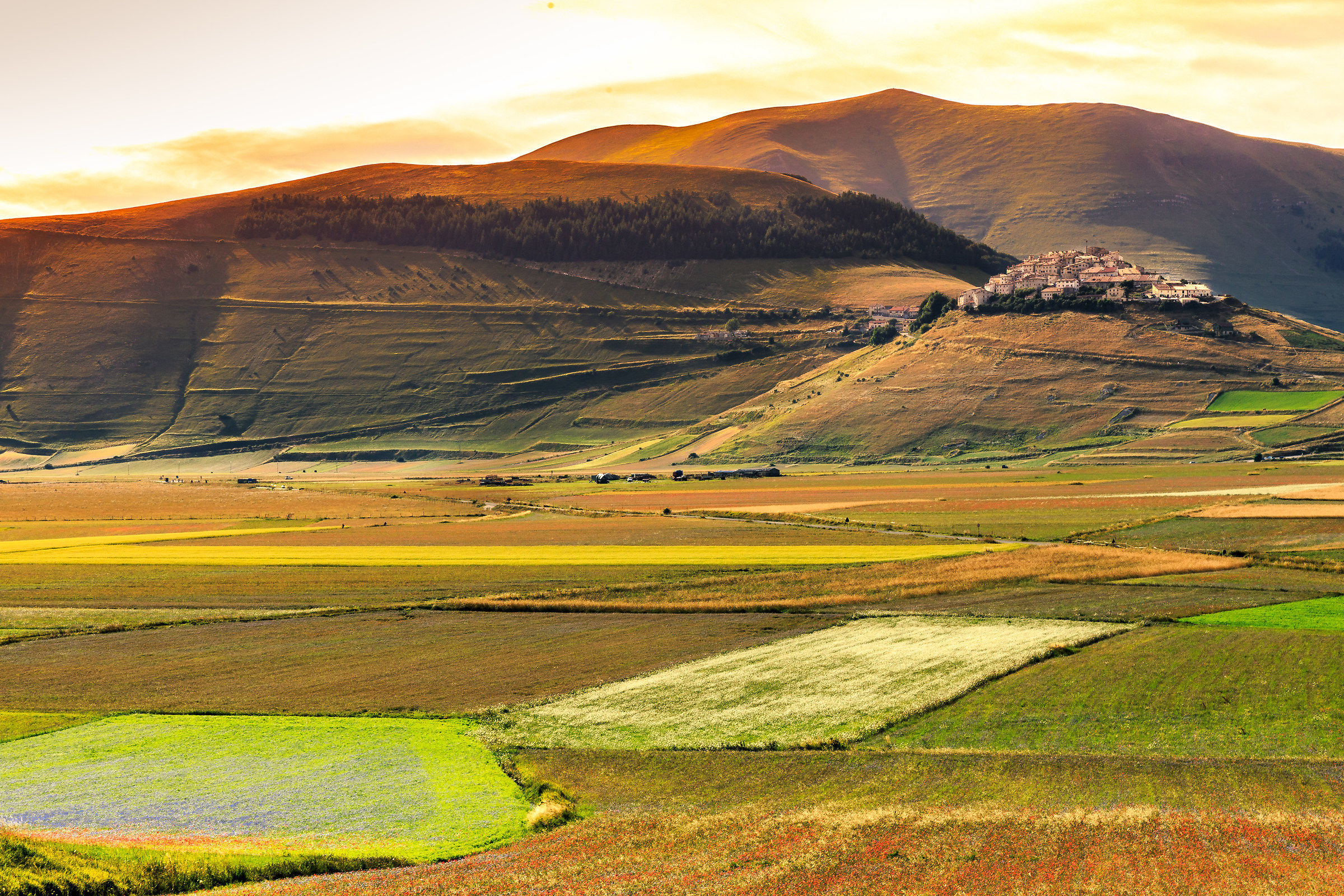 Tramonto nella piana di castelluccio norcia