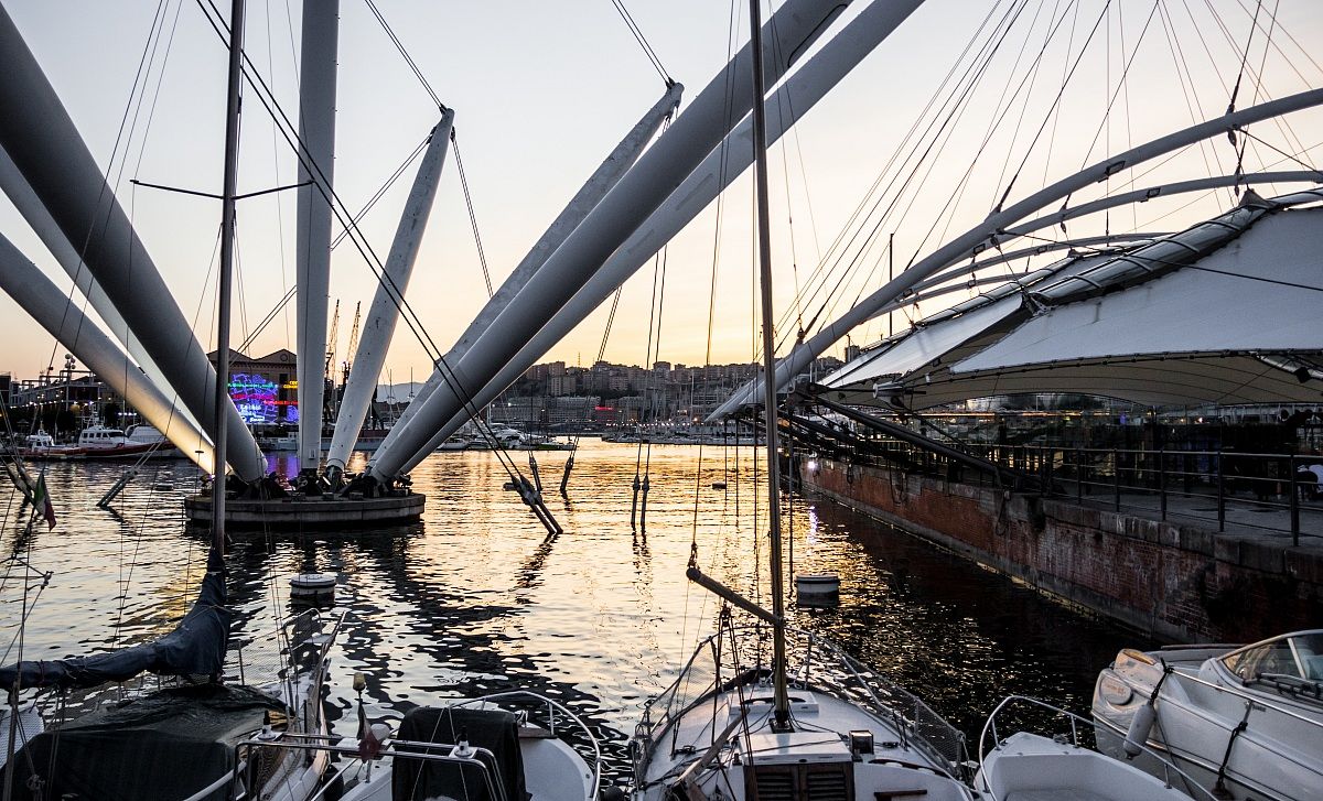 Genova, tramonto al porto antico
