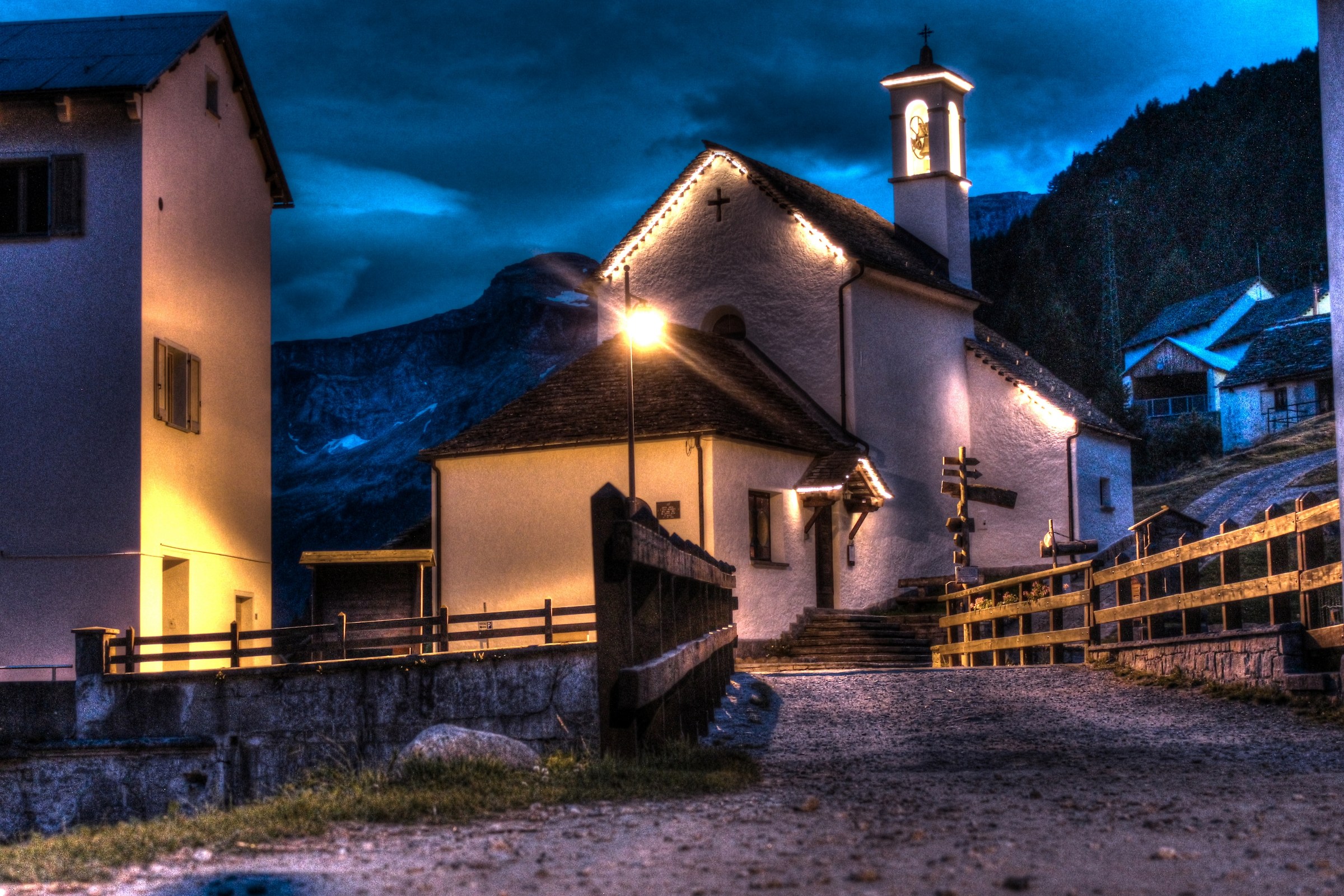 Borgo Alpe Devero all'imbrunire - HDR