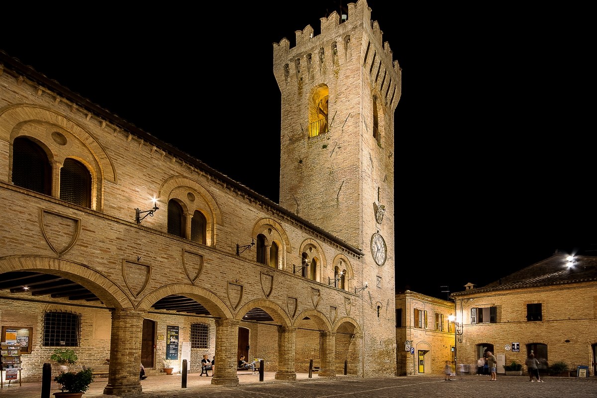 Piazza del Comune - Montelupone (mc)