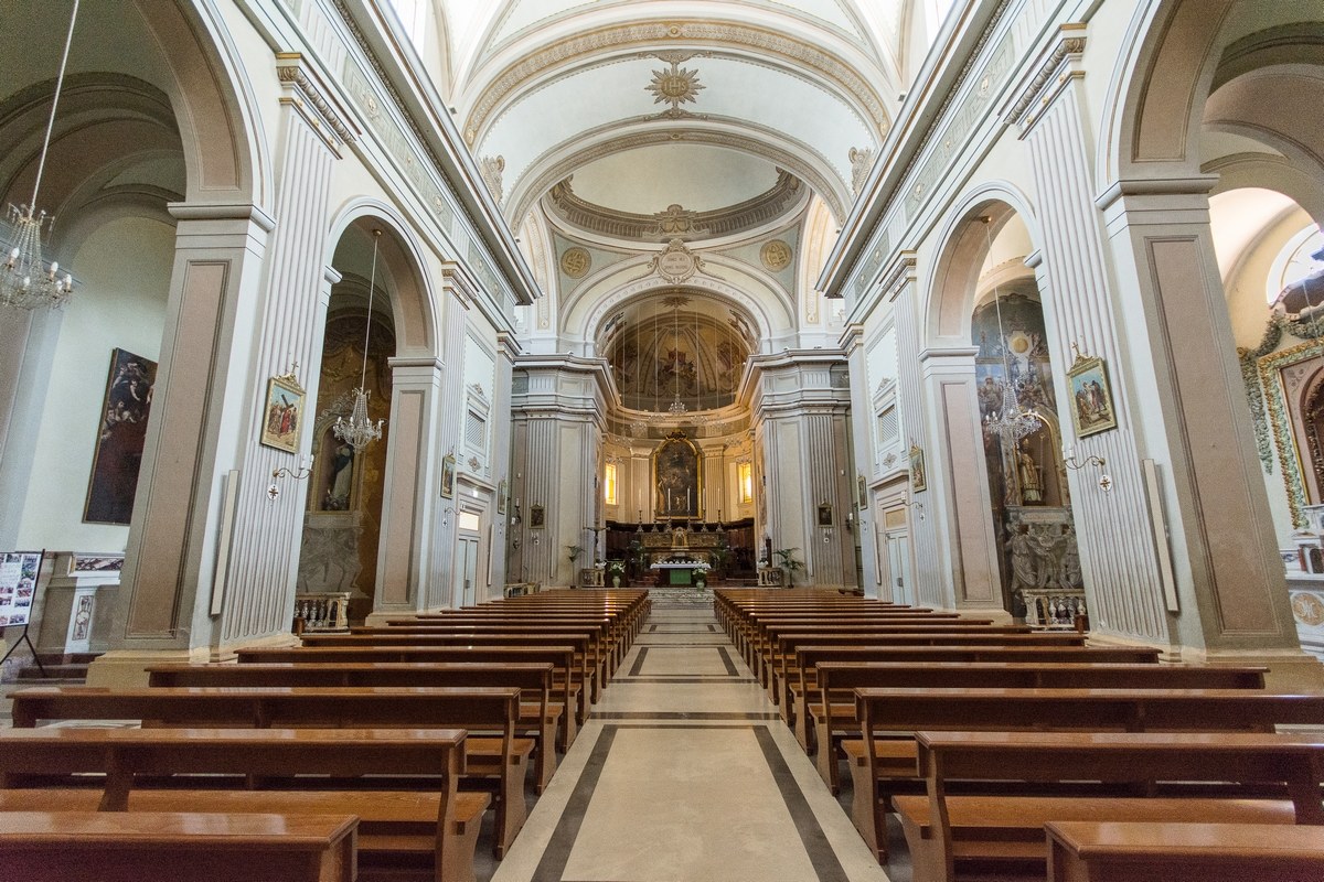 Interno chiesa - Montecassiano (mc)