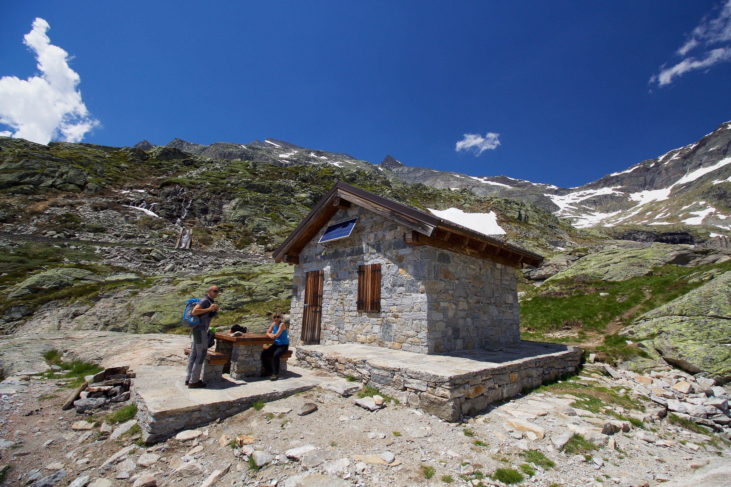Bivouac Cingino, a short walk from the dam