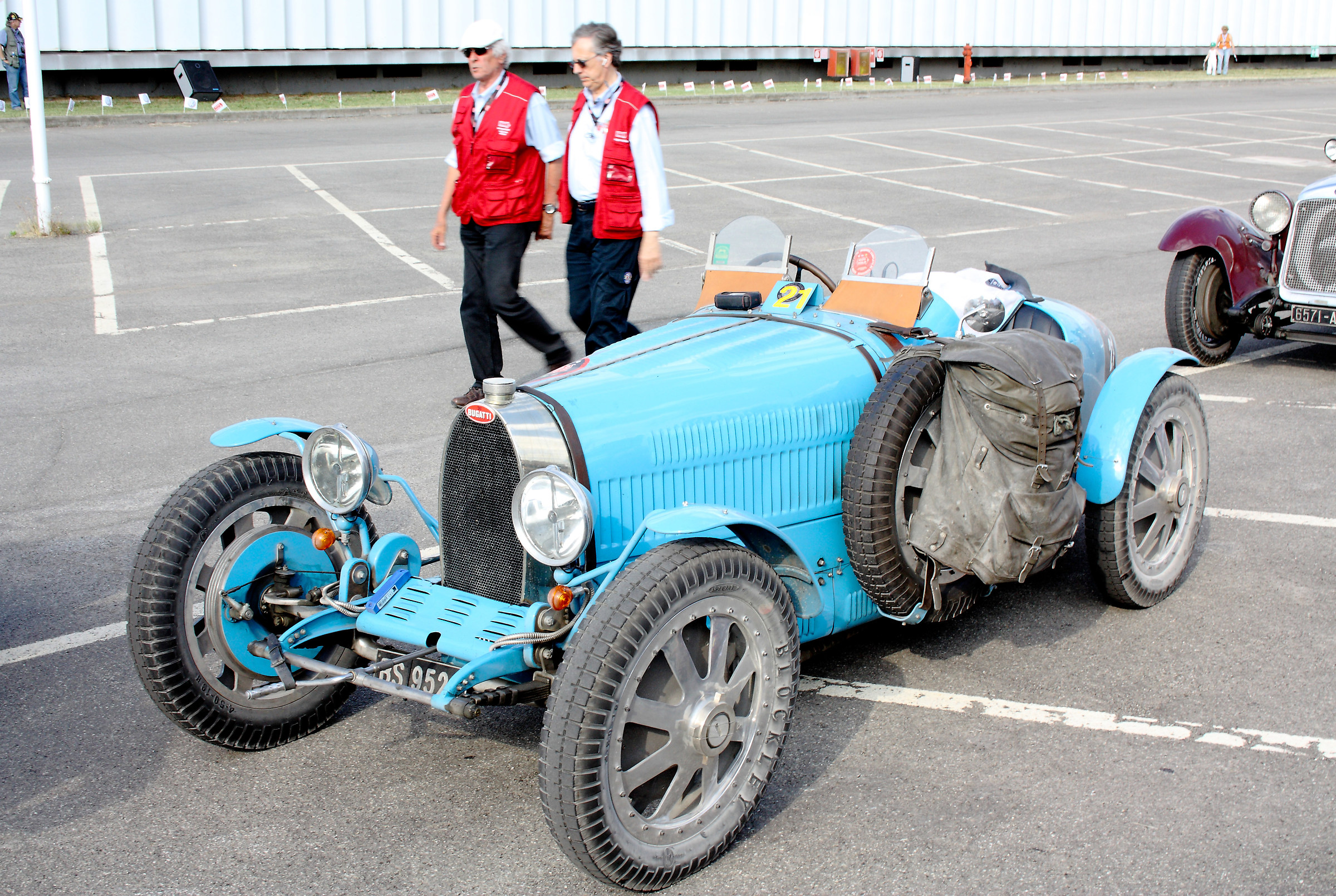 Una Bugatti davanti a tutti...