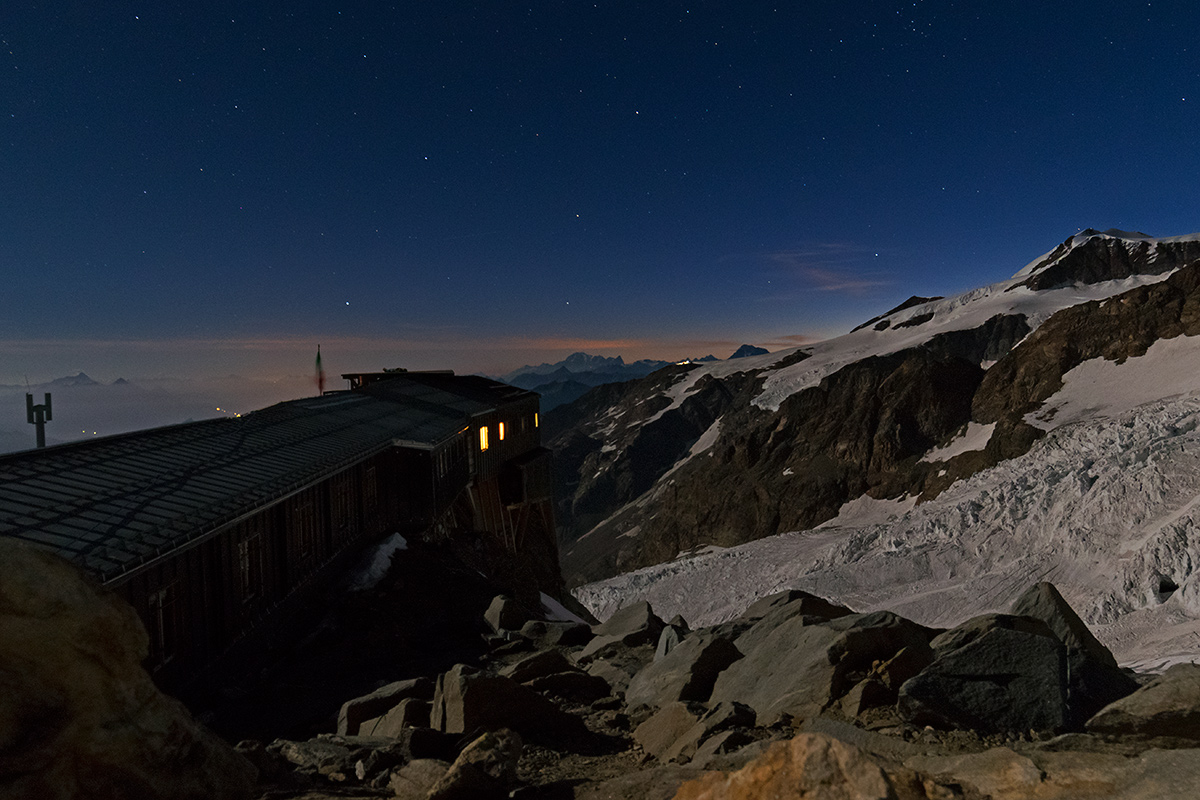 Night at the refuge Gnifetti