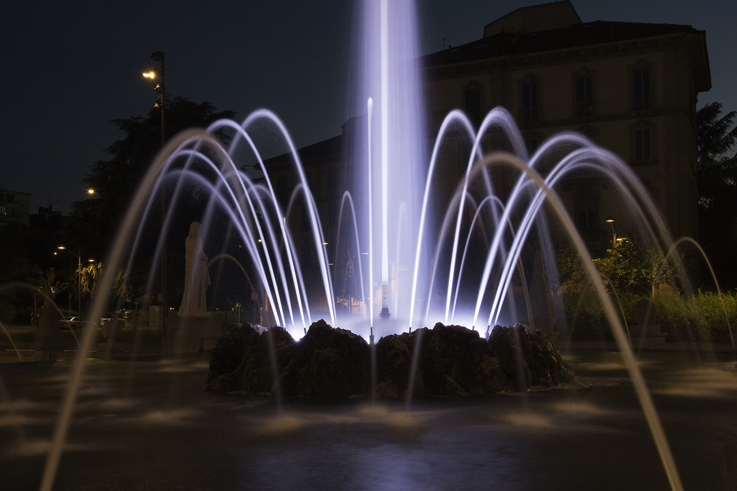 the water tentacles square Giulio Cesare