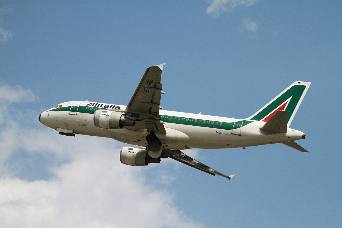 Alitalia Airbus 319 Old Livery
