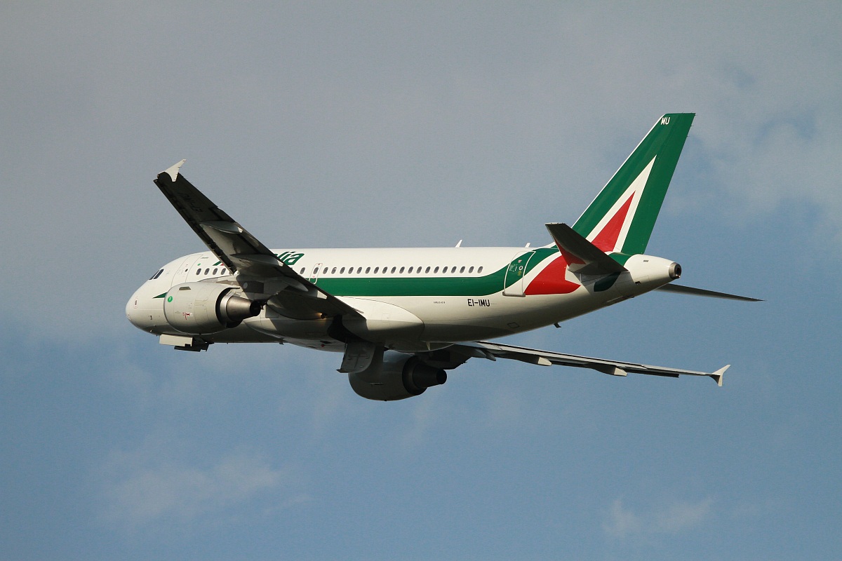 Airbus 319 new livery Alitalia