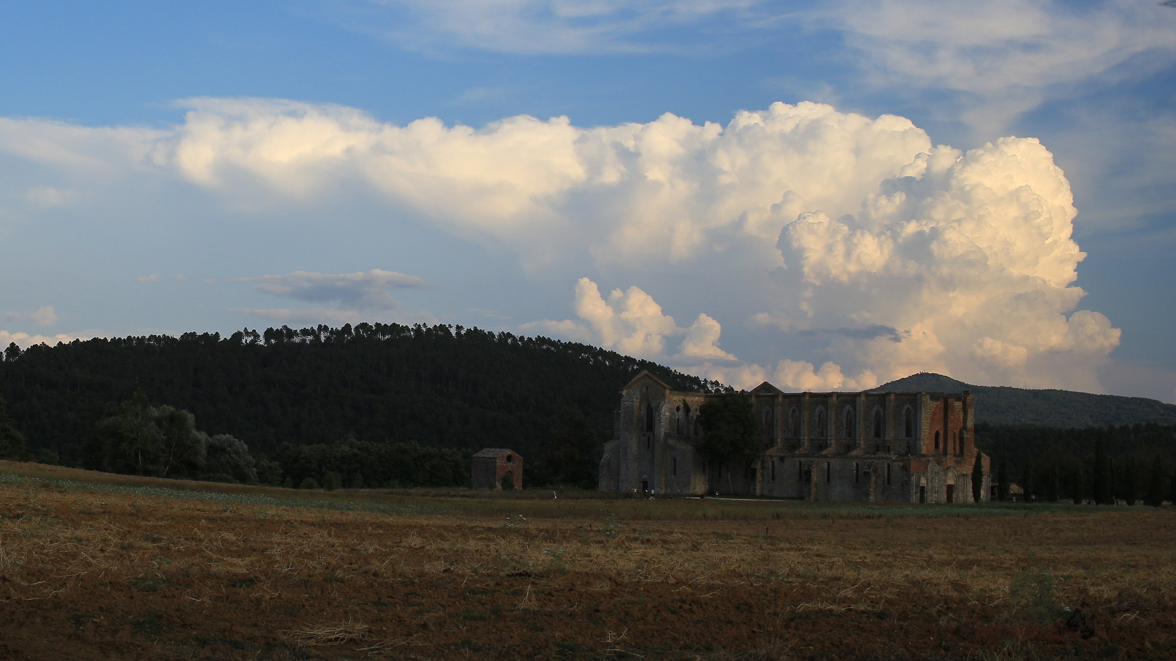 Nuvole sull'Abbazia di San Galgano