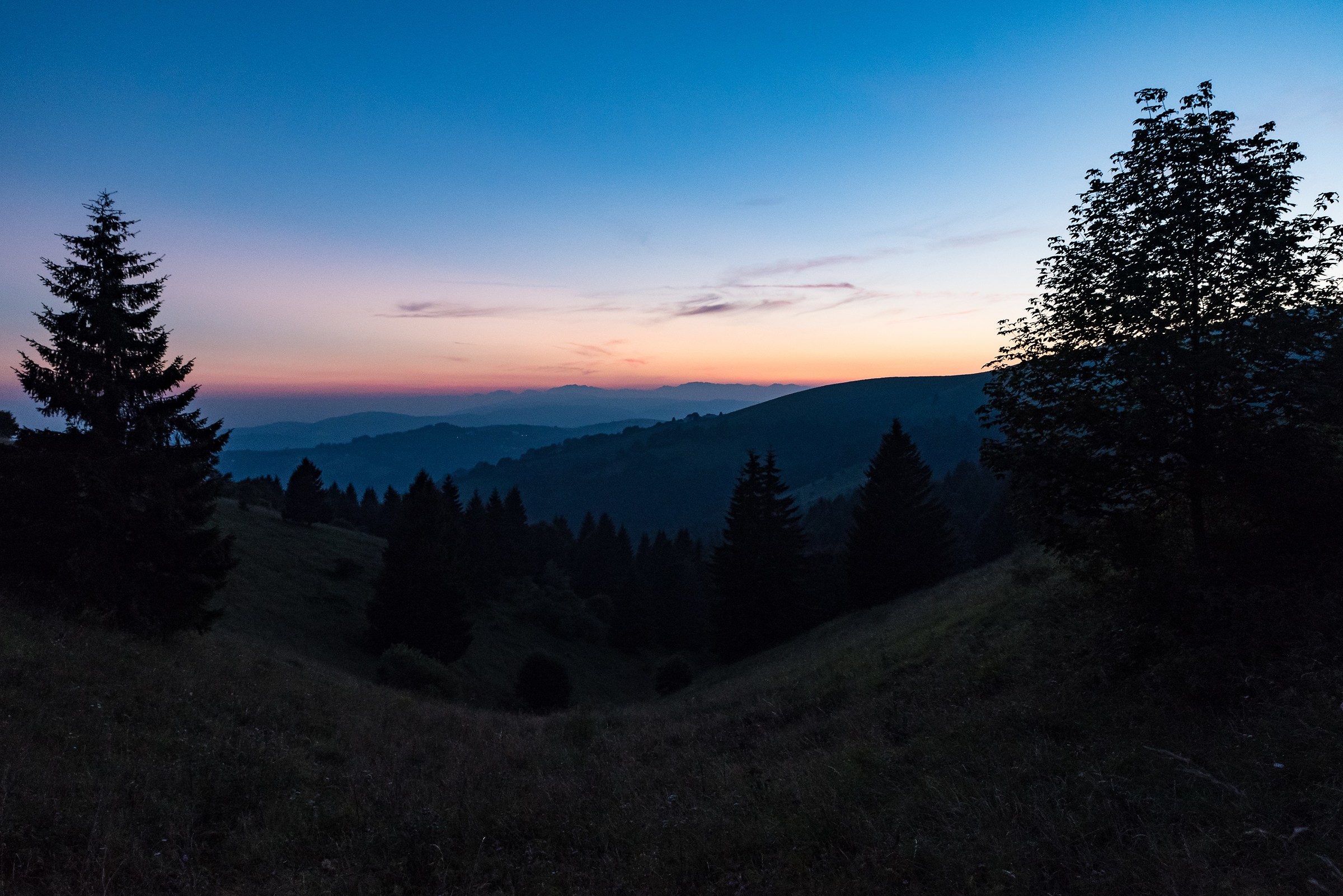 Nuances between the valleys