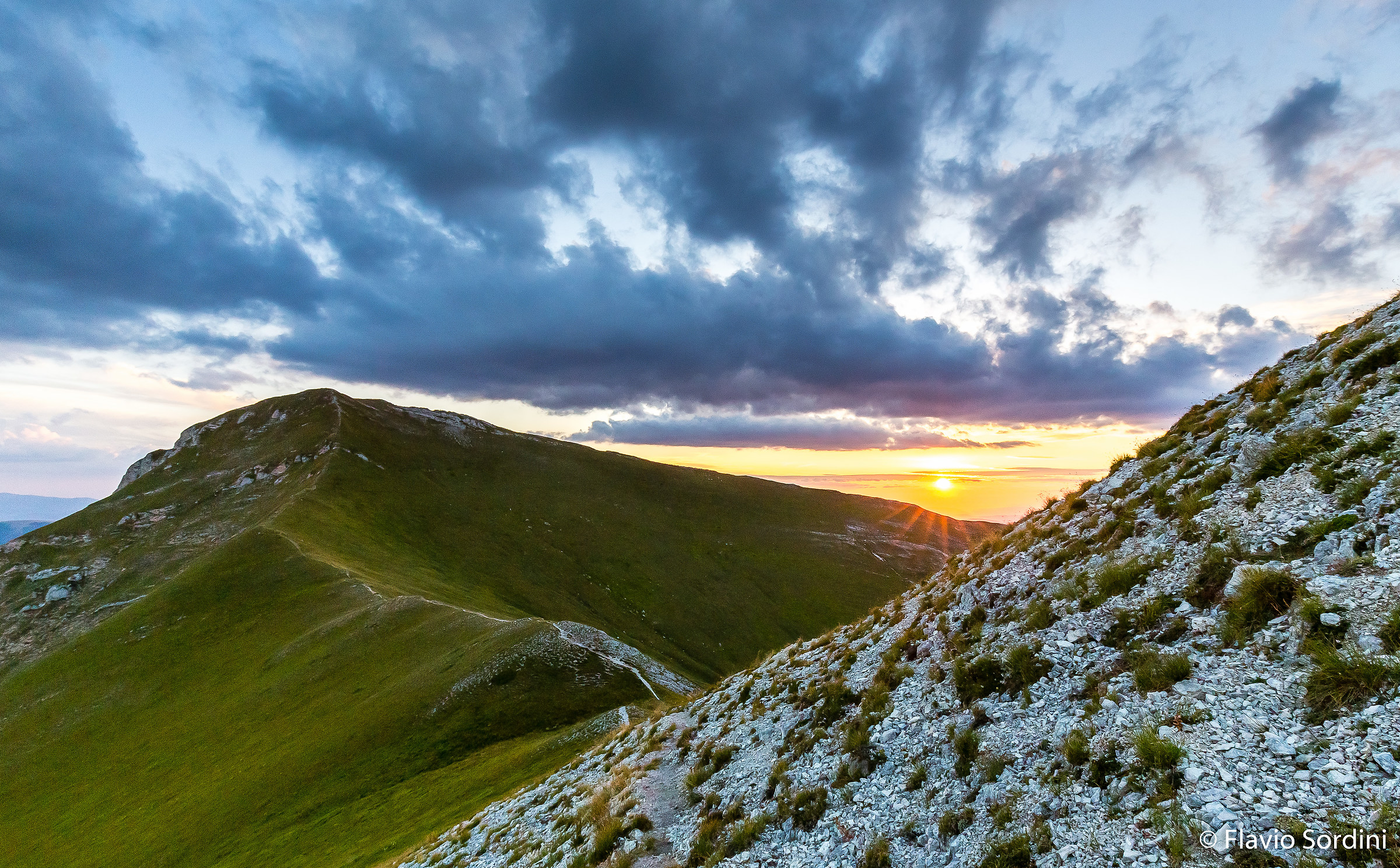 Tramonto sul Priora (2.332 m s.l.) verso il Pizzo Berro