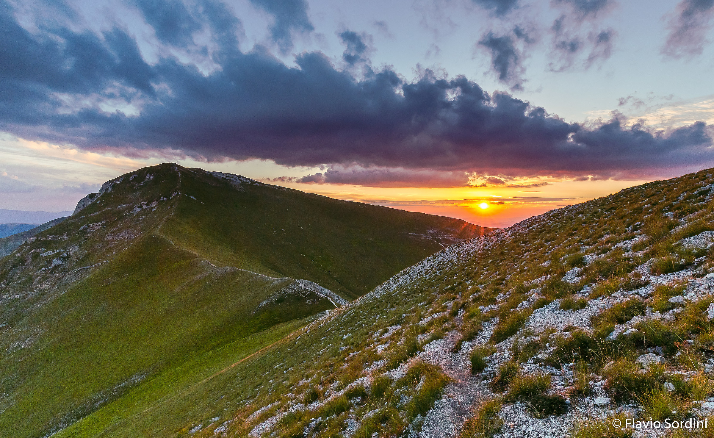 Tramonto sul Priora (2.332 m s.l.) verso il Pizzo Berro