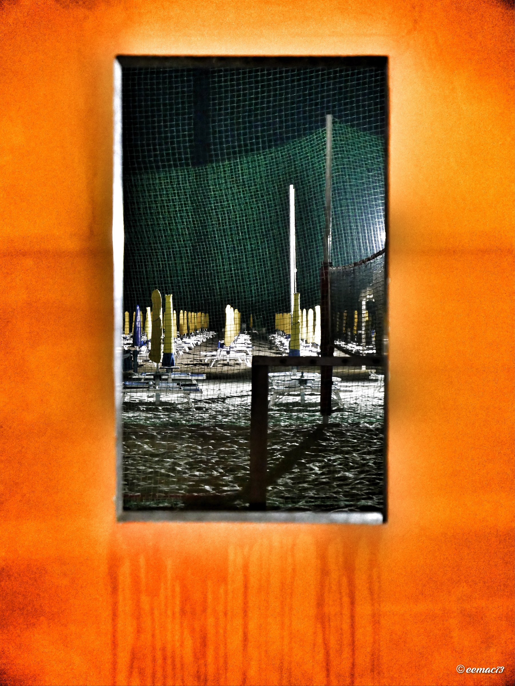 The beach through a frame ...