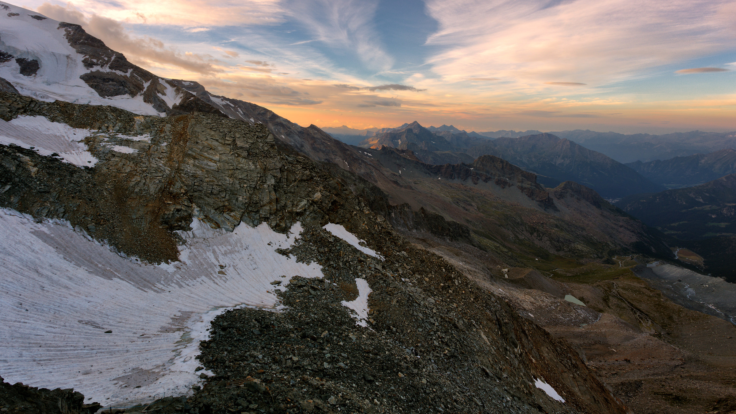 alba dal rifugio val d'ayas