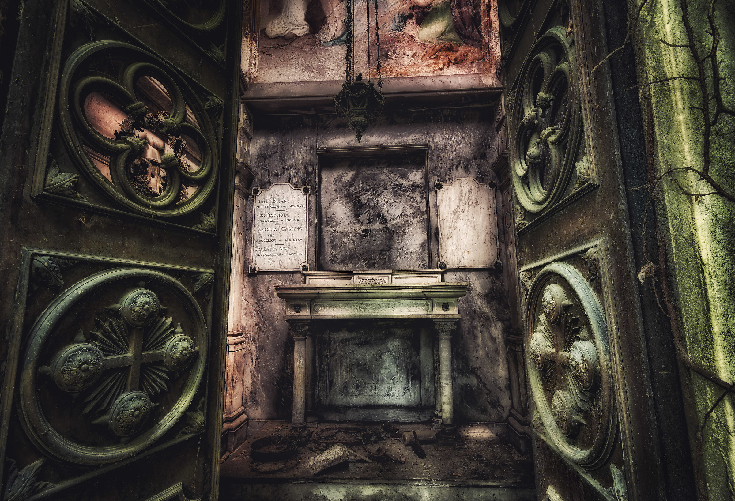 funerary chapel abandoned, the family V.