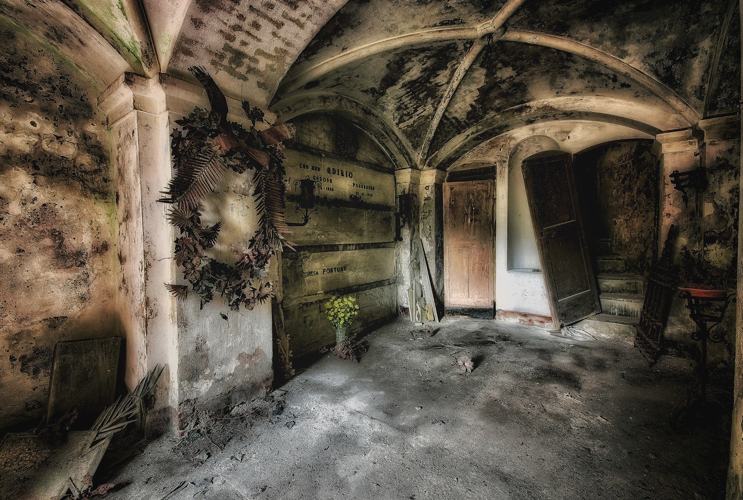 The ingrsso the burial crypt abandoned ...