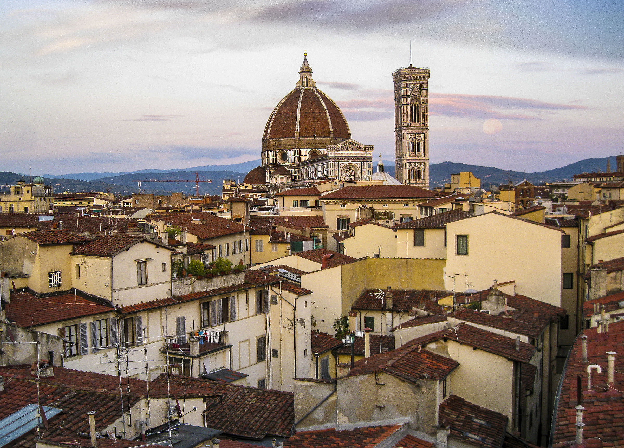 Luna su Firenze