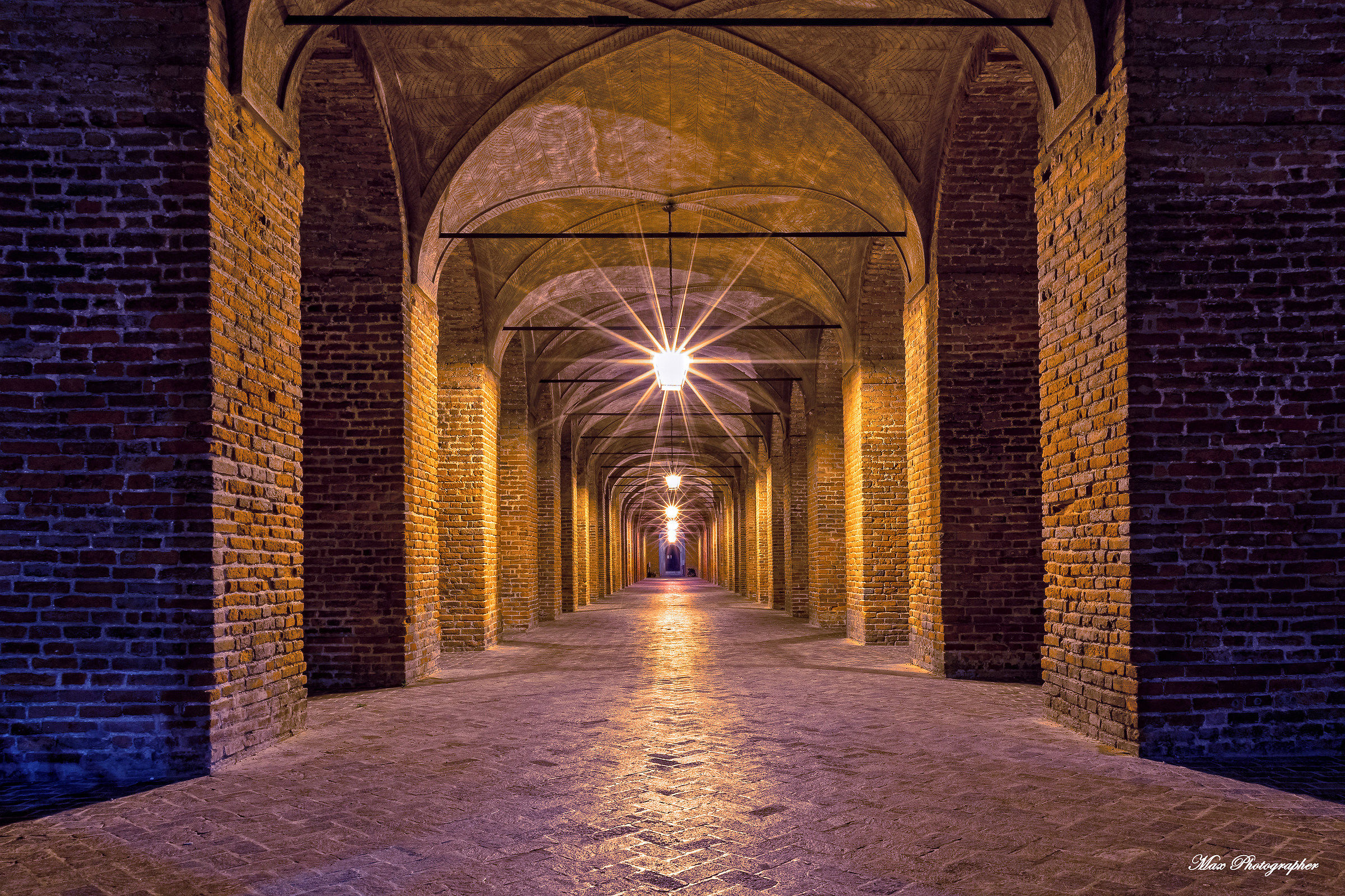 Under the gallery of the Ancients - Palace Garden