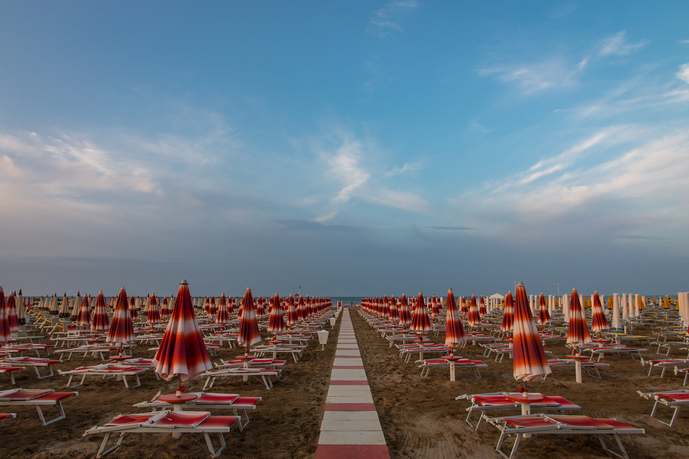 Il sole sta per tramontare e le spiagge si svuotano ...