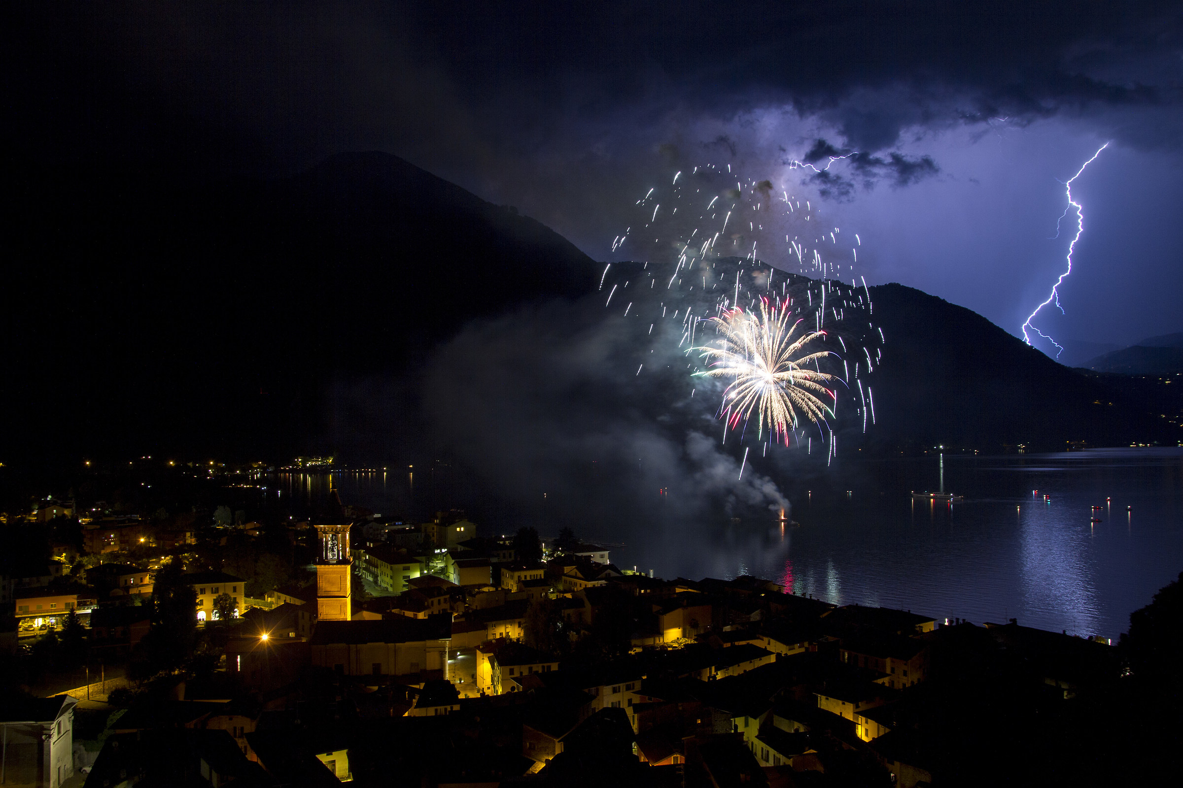 Fuoco artificiale vs fuoco naturale